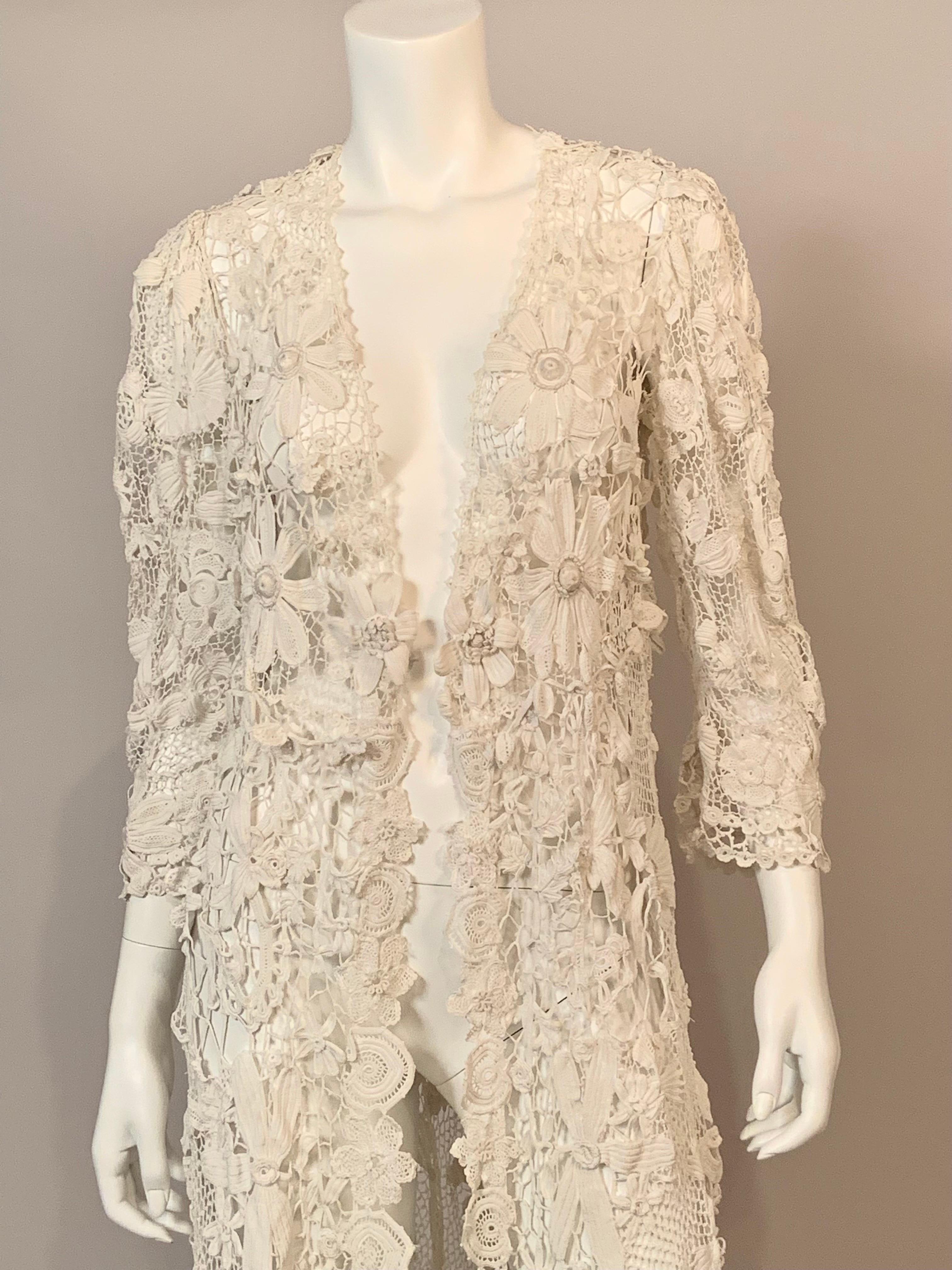 Hand Made Irish Lace Coat with Unusual Large Floral Border circa 1900 In Excellent Condition For Sale In New Hope, PA