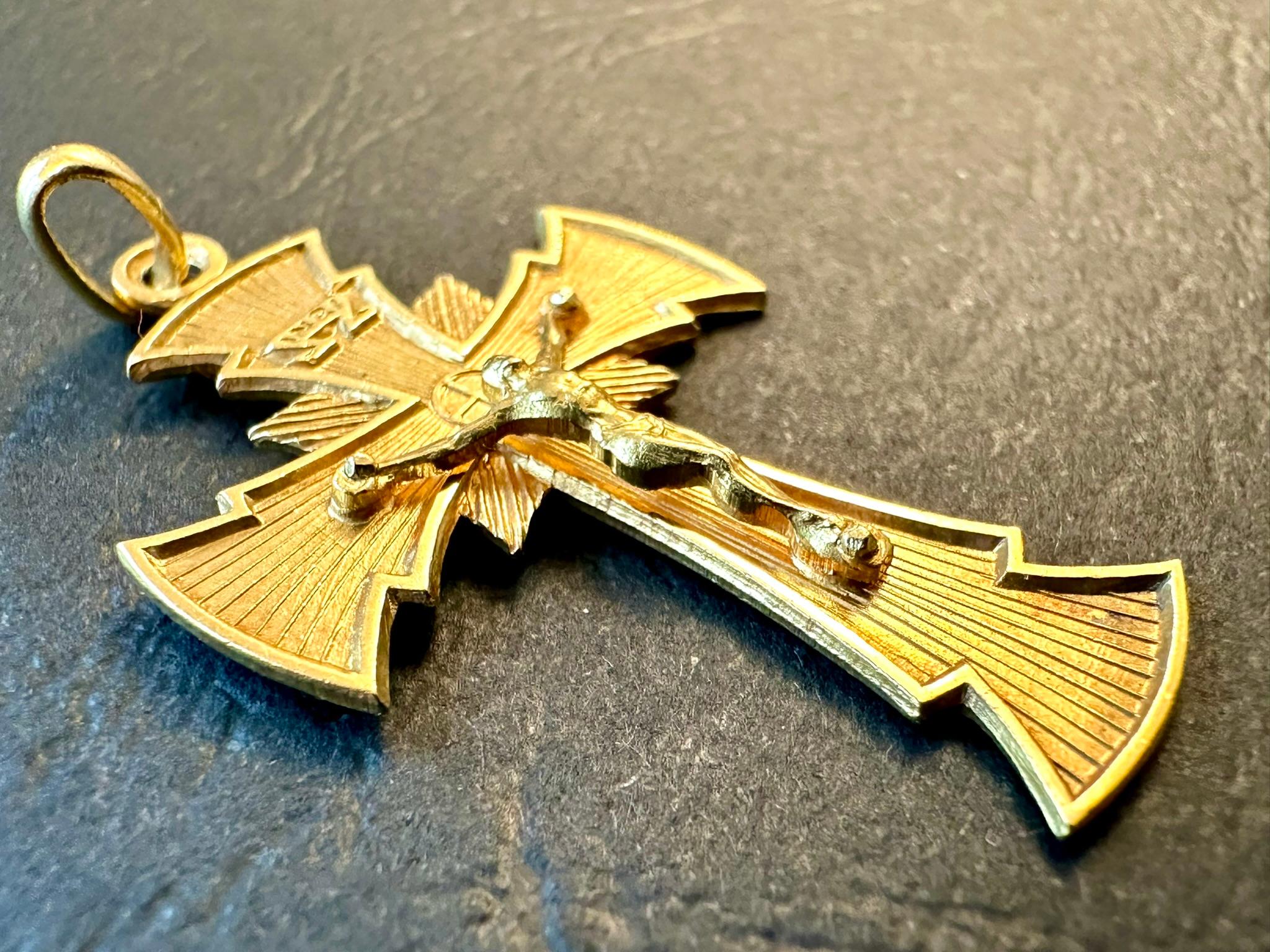 Hand-Made Italian Crucifix 18 karat Yellow Gold 2