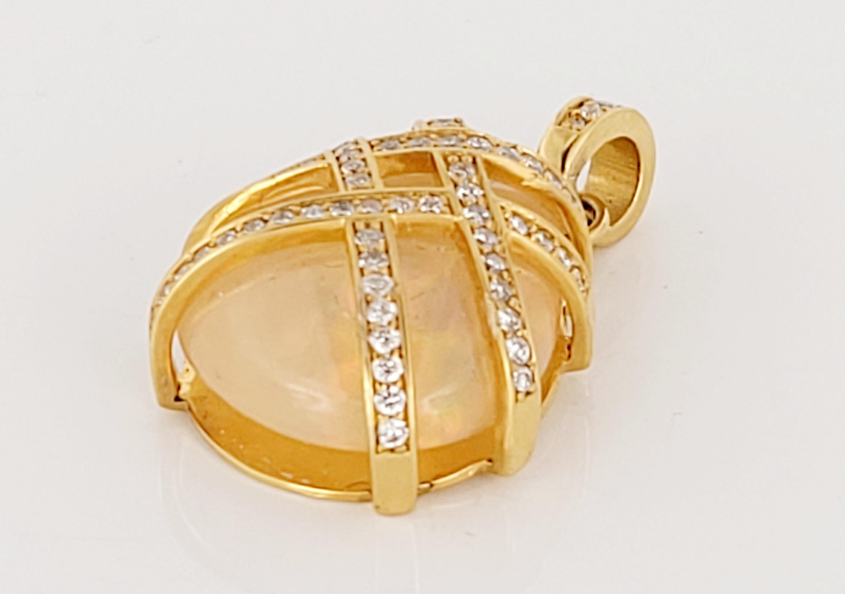 Handgefertigter Opal-Anhänger von Juwelieren mit Diamanten aus 14 Karat Gelbgold  im Zustand „Neu“ im Angebot in New York, NY