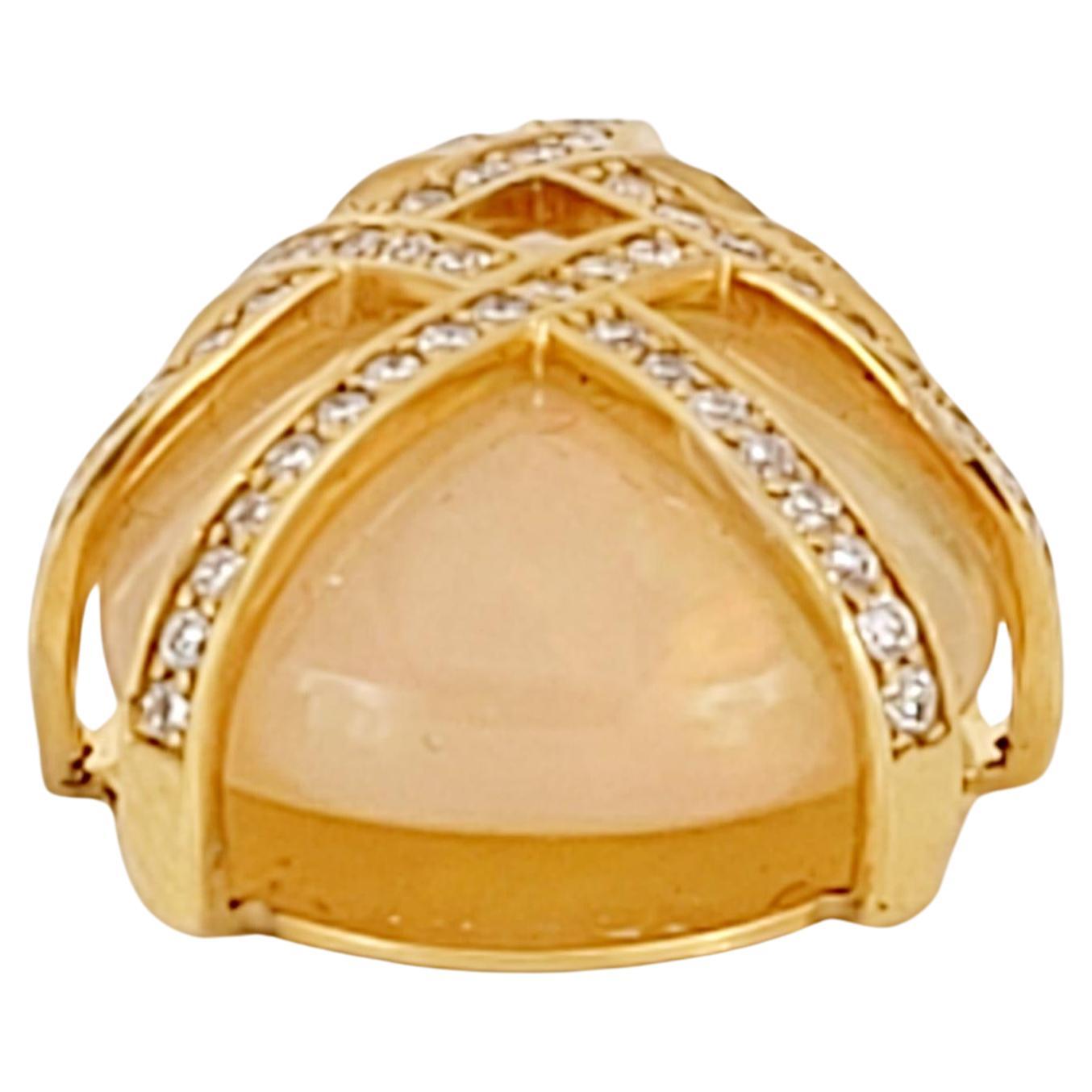 Handgefertigter Opal-Anhänger von Juwelieren mit Diamanten aus 14 Karat Gelbgold  im Angebot
