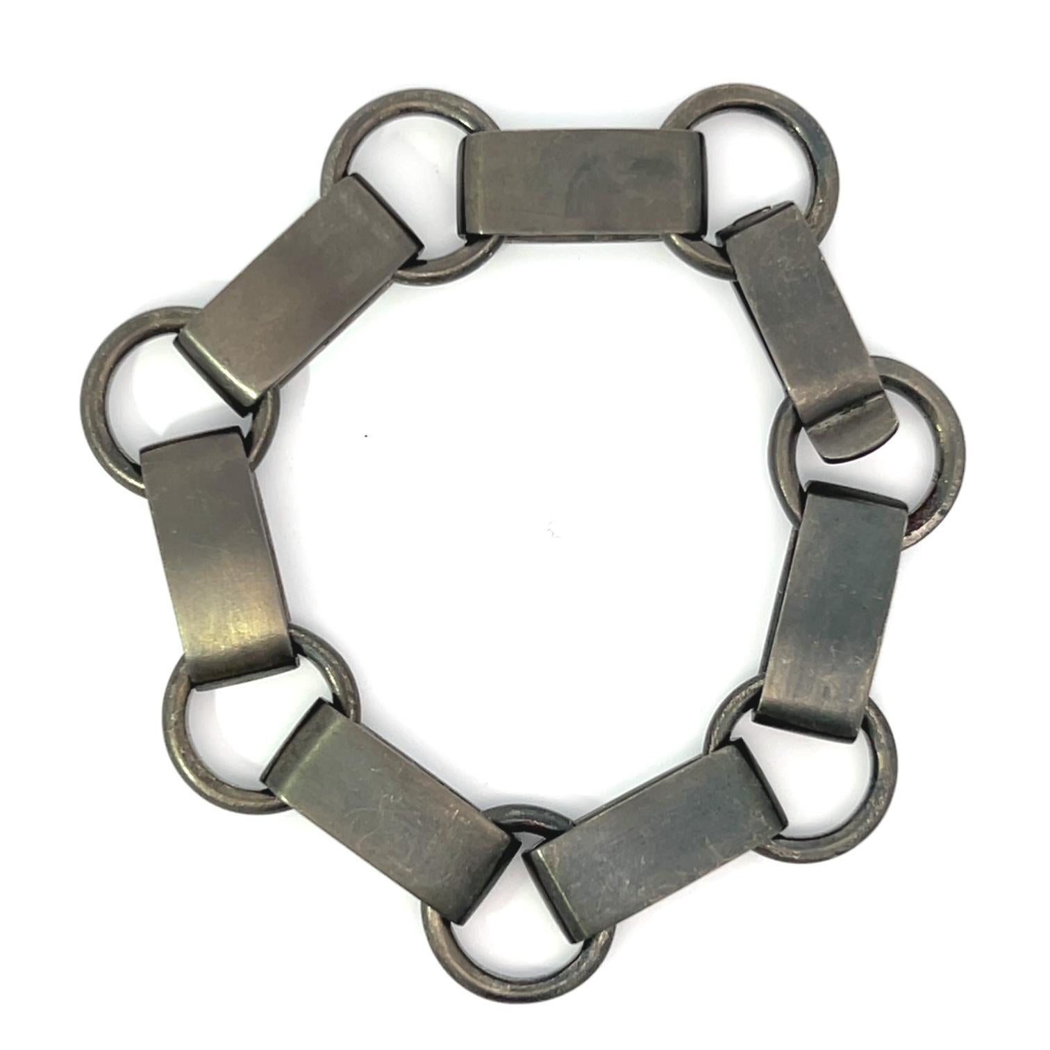Hand Made A Link Bracciale con finitura opaca in argento sterling rodiato nero In condizioni Nuovo in vendita a New York, NY