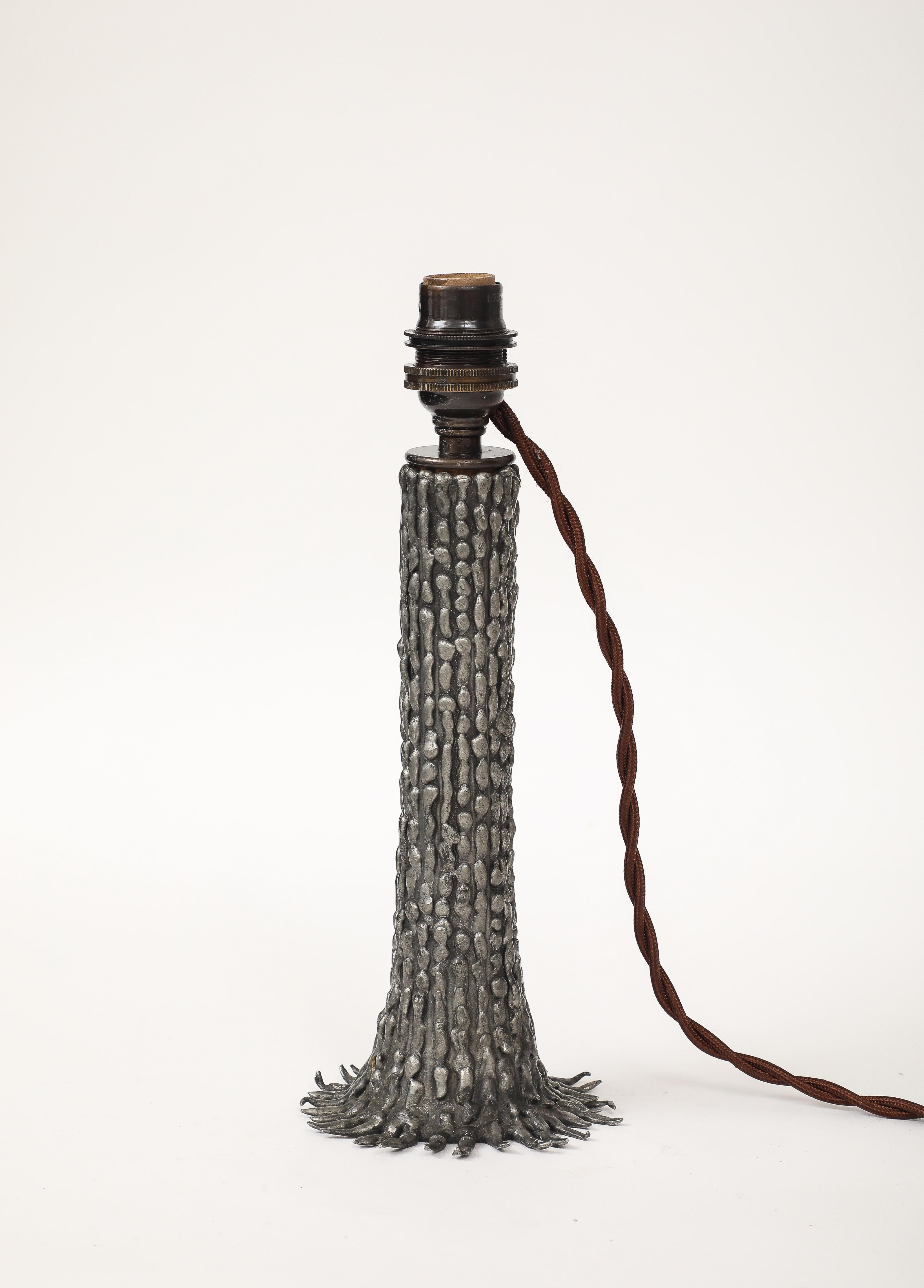 Moulage Lampe d'arbre en étain à la cire perdue, France, c. 1970, estampillée, signée en vente
