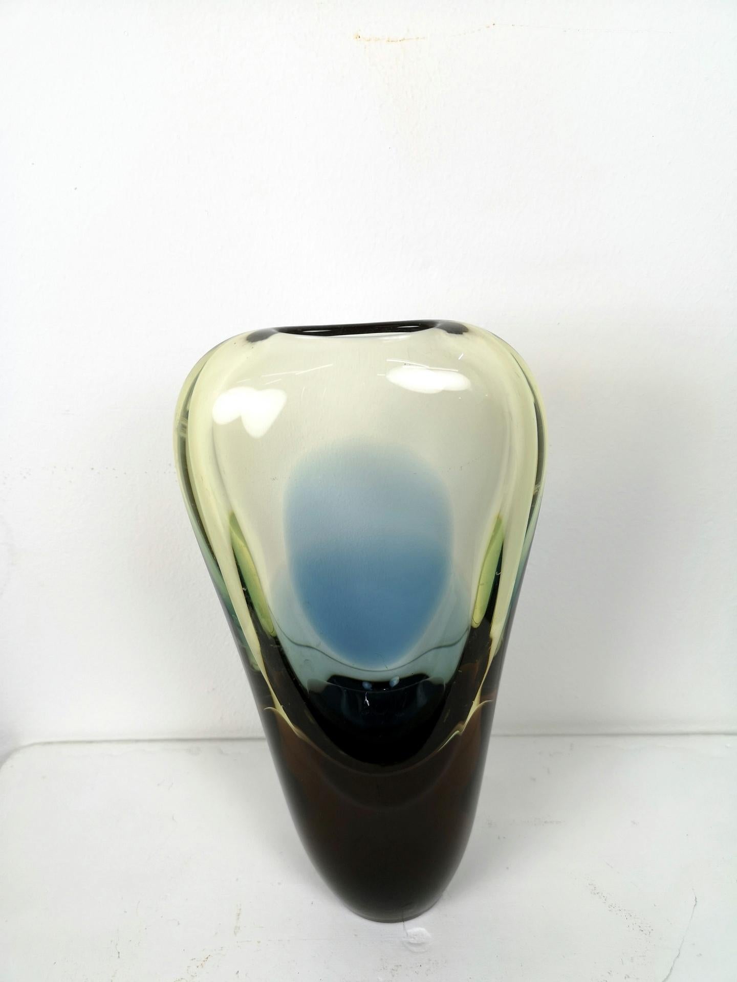 Hand Made Murano Glass Vase with Gradient Color, 1970s In Good Condition For Sale In Budapest, HU