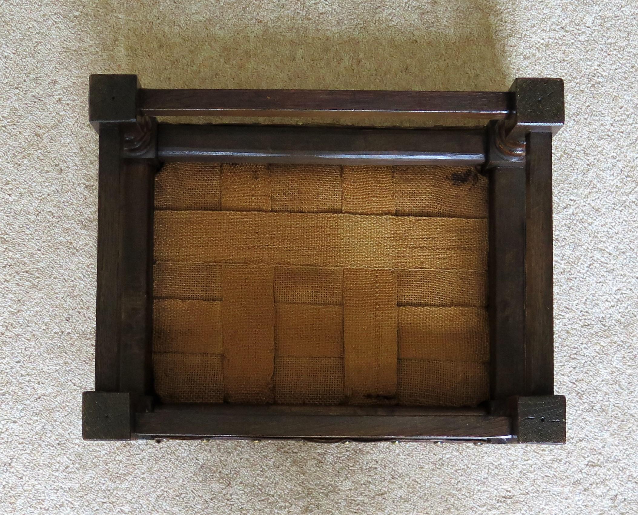 Tabouret en chêne du 19ème siècle avec sangle en cuir, entièrement fait à la main, période Arts & Crafts en vente 7