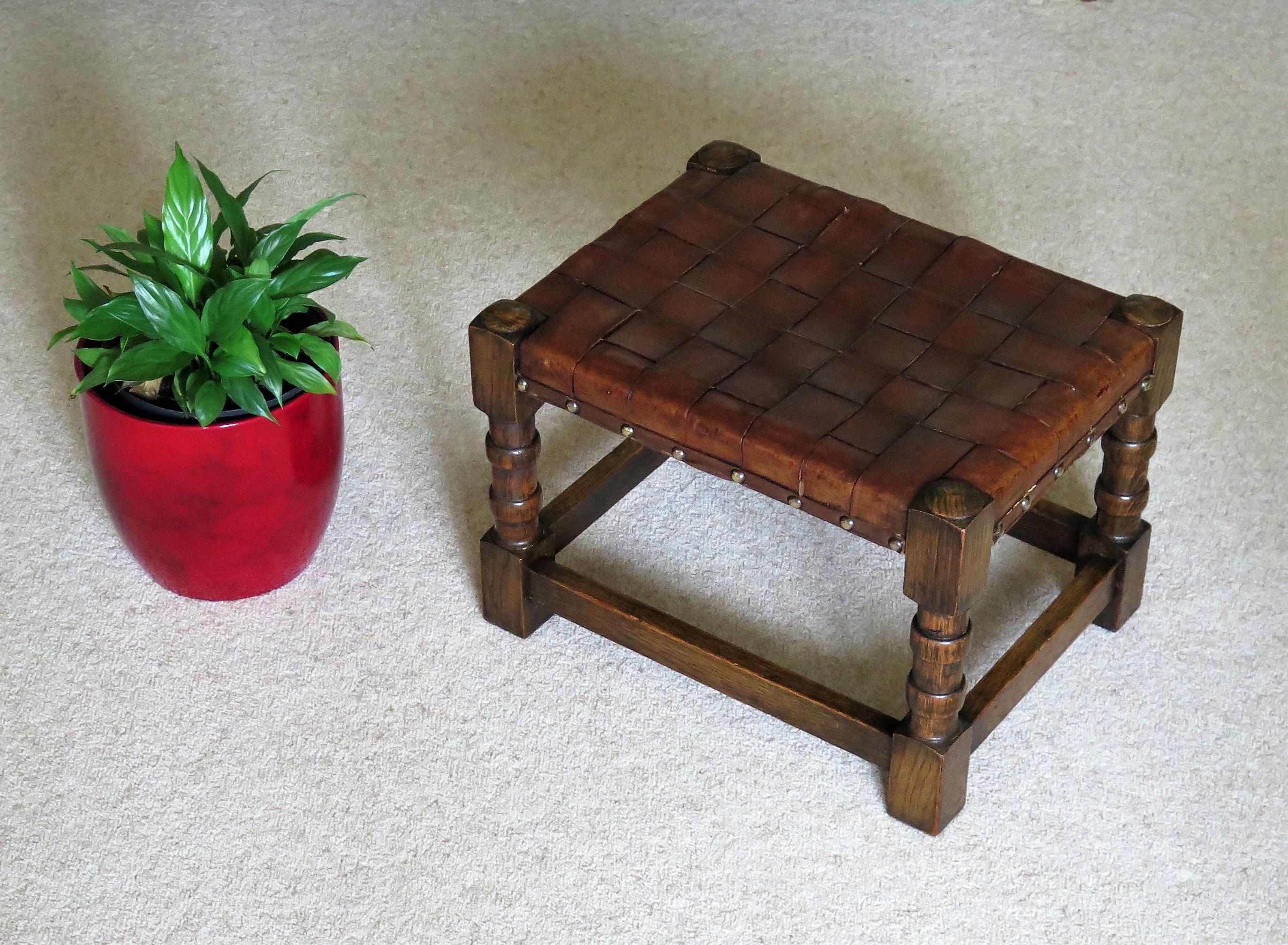 Handmade Oak Stool with Leather Strap Top, Arts & Crafts Late 19th Century For Sale 7