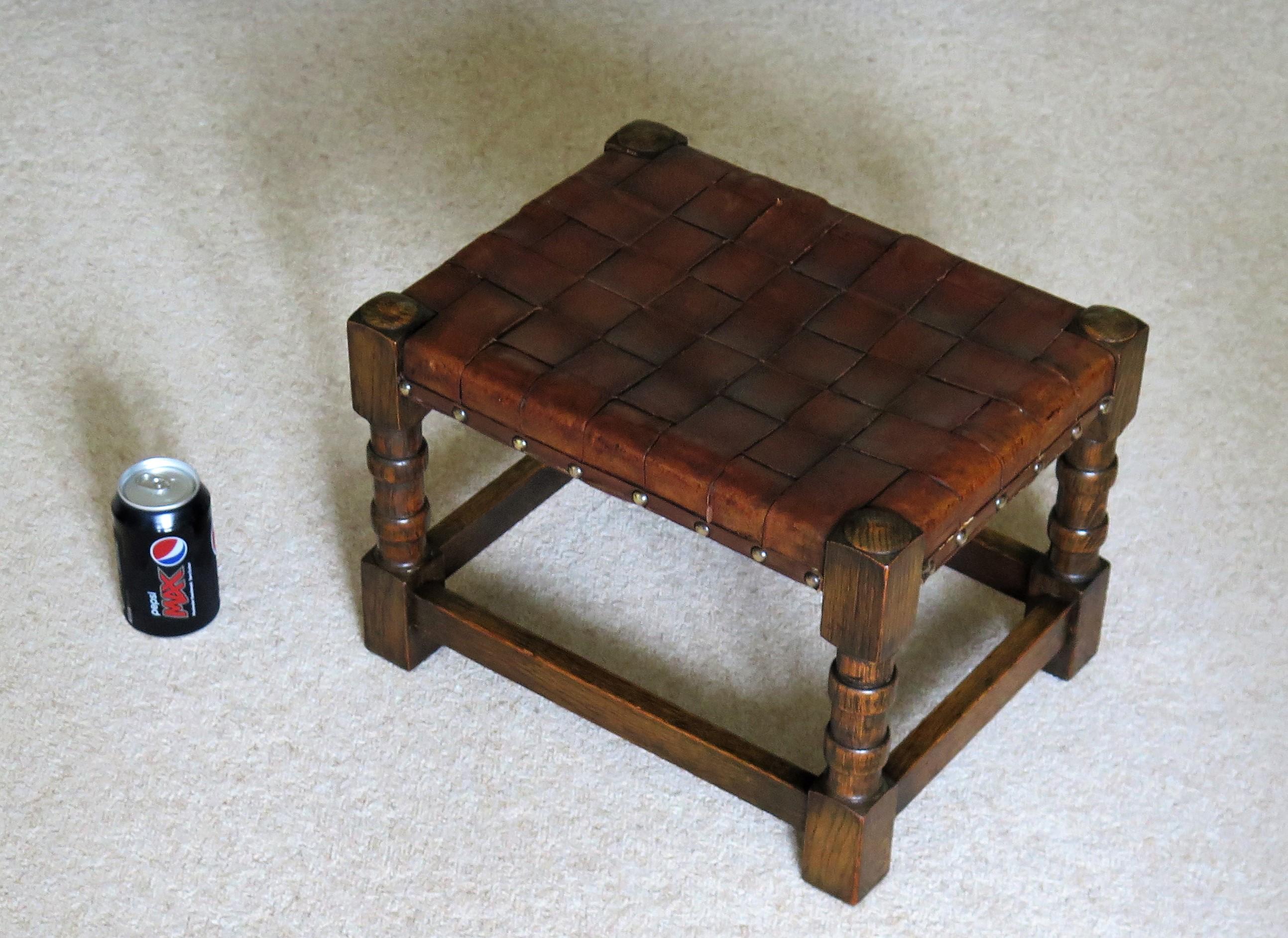 Handmade Oak Stool with Leather Strap Top, Arts & Crafts Late 19th Century For Sale 8