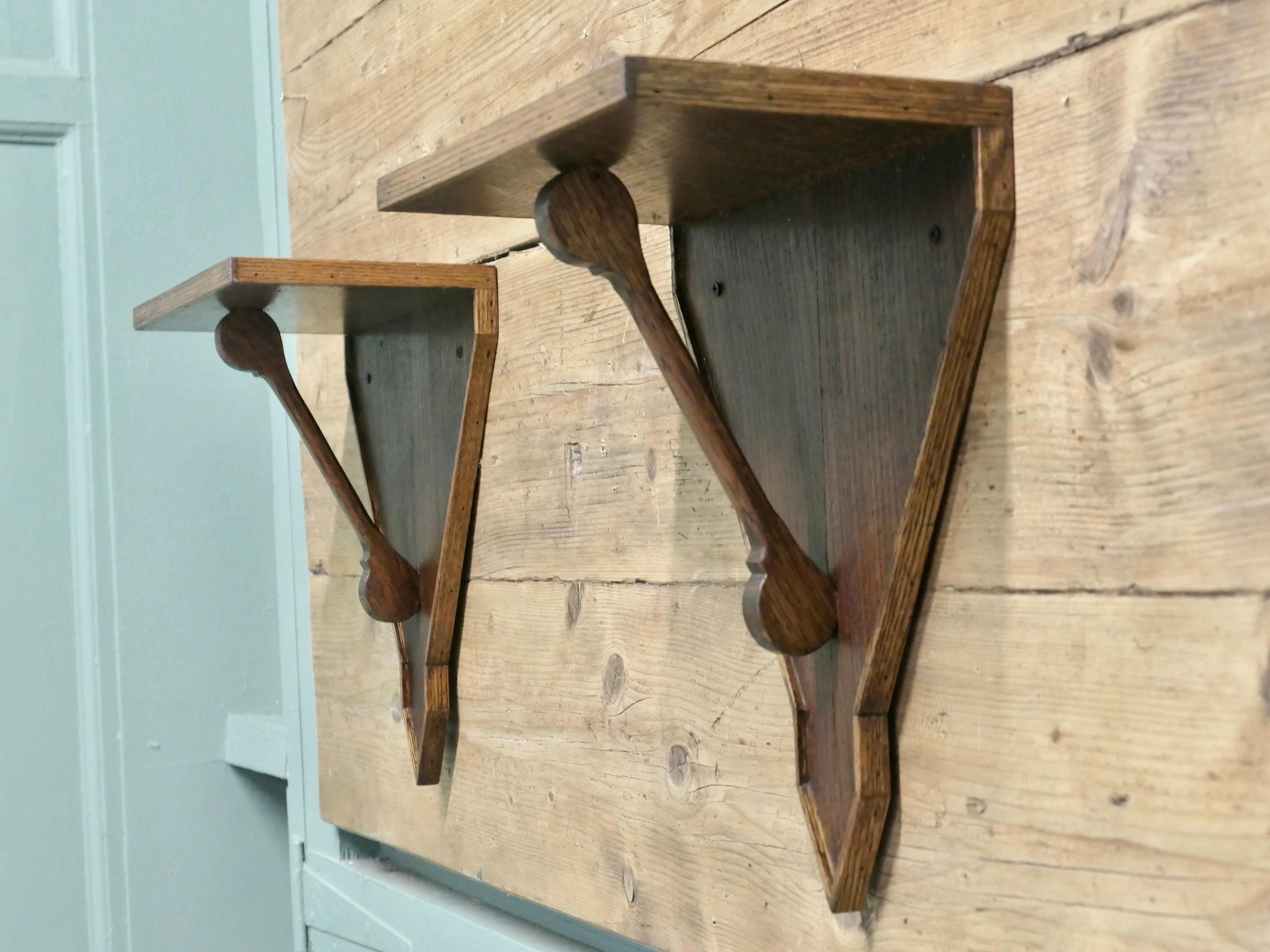 Hand Made Oak Wall Brackets These are an unpretentious beautifully simple pair In Good Condition For Sale In Godshill, Isle of Wight