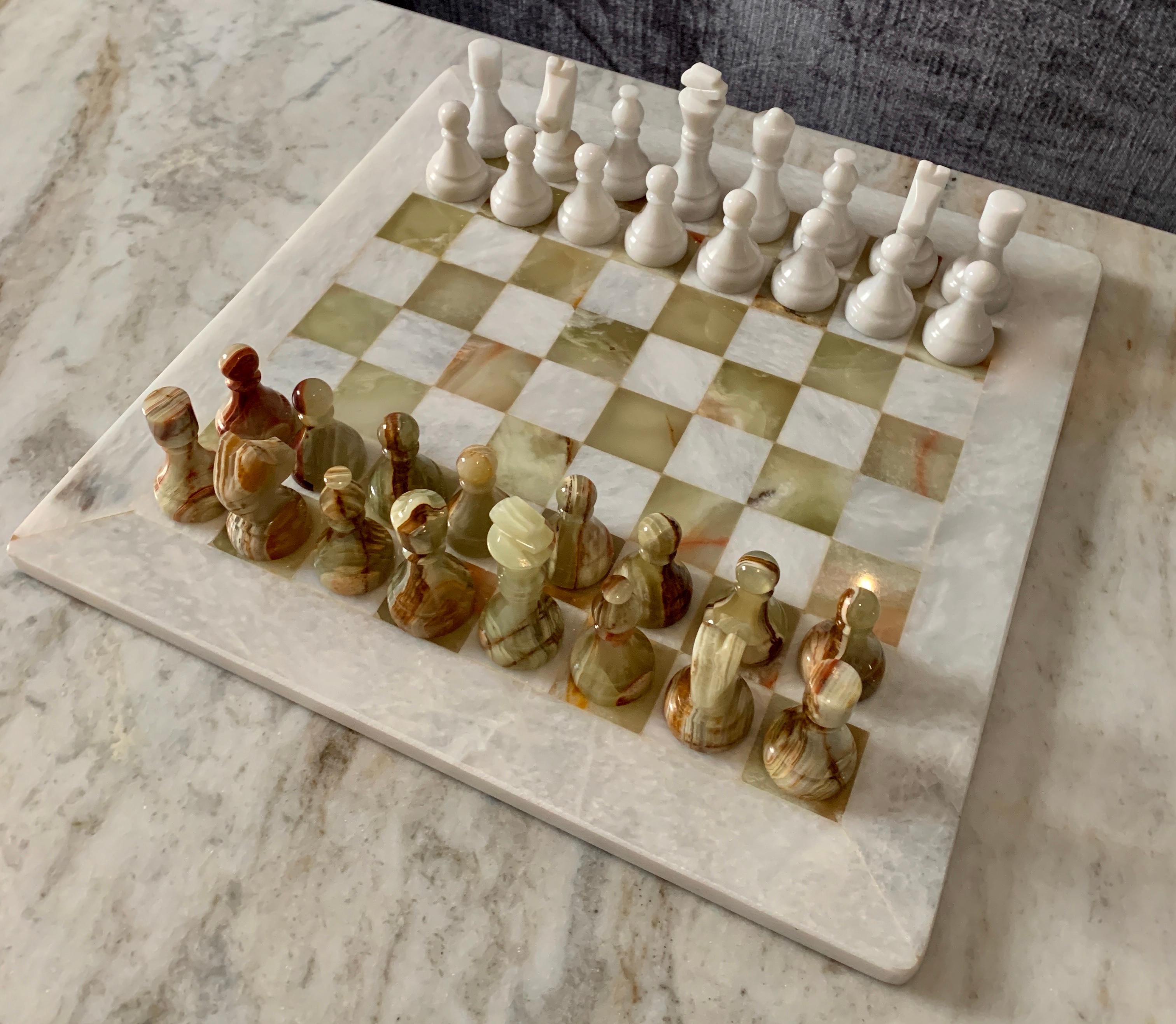 Handmade Onyx and Marble Chess Board and Pieces In Good Condition In Los Angeles, CA