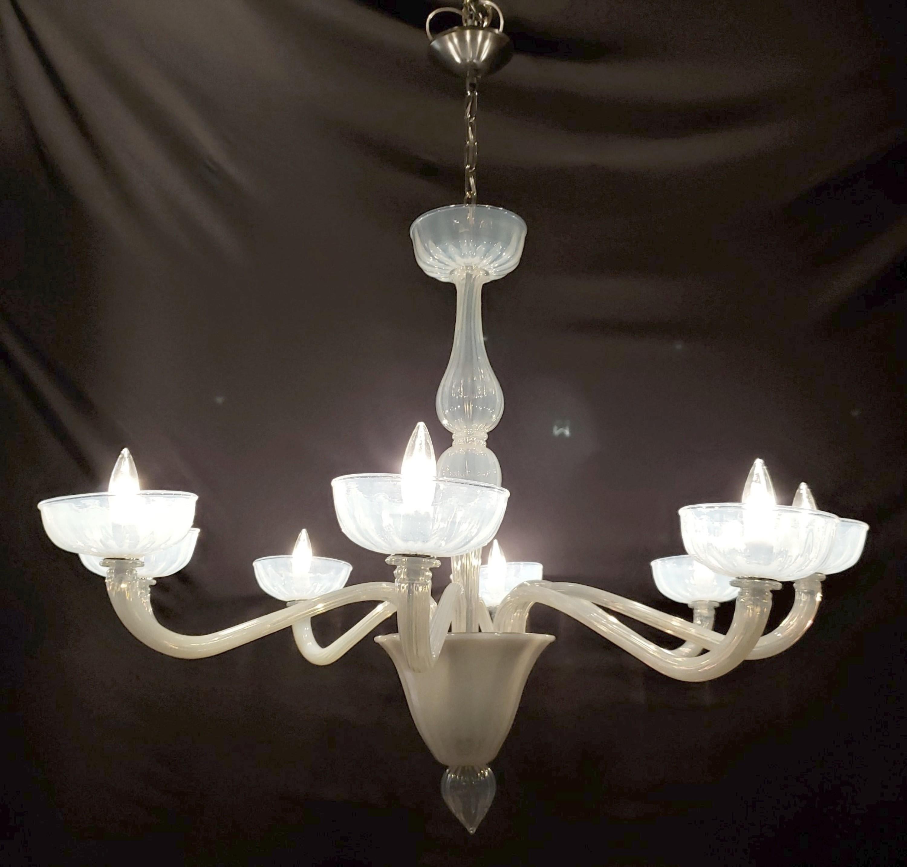 20ième siècle Hand Made Murano Glass 8 Arm Chandelier en verre opalin de Murano Glass en vente