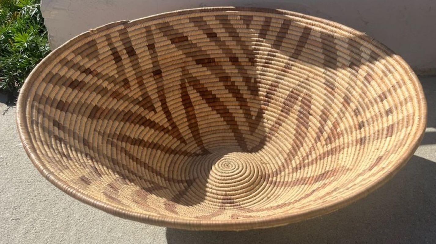 Cesta India Papago Hecha a Mano con Diseño Floral Geométrico Adirondack en venta