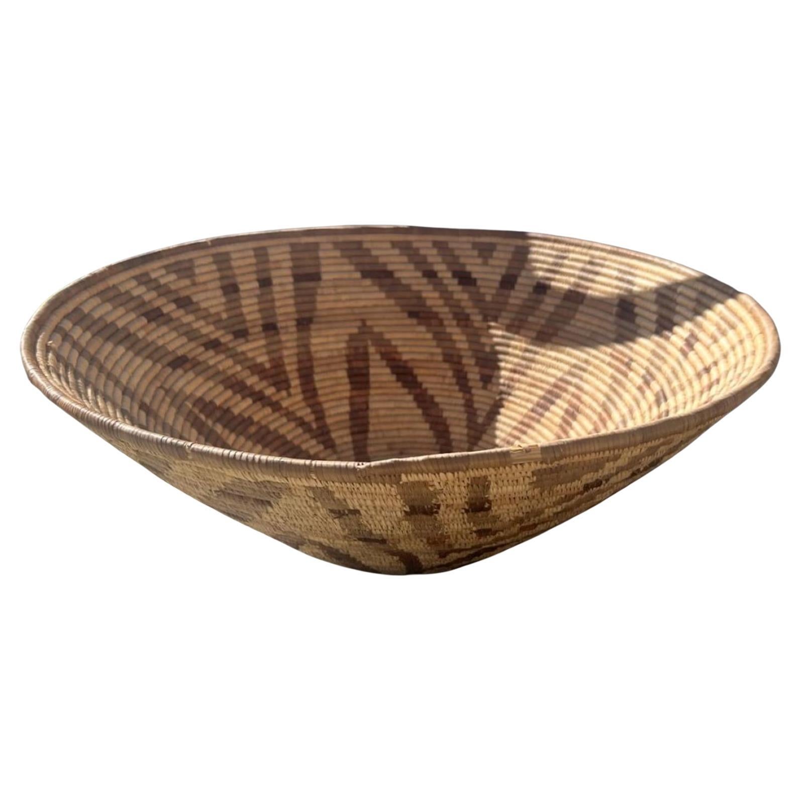Cesta India Papago Hecha a Mano con Diseño Floral Geométrico en venta