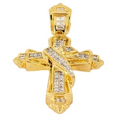 Hand-Made Pendant in 14K Yellow Gold with  Diamonds