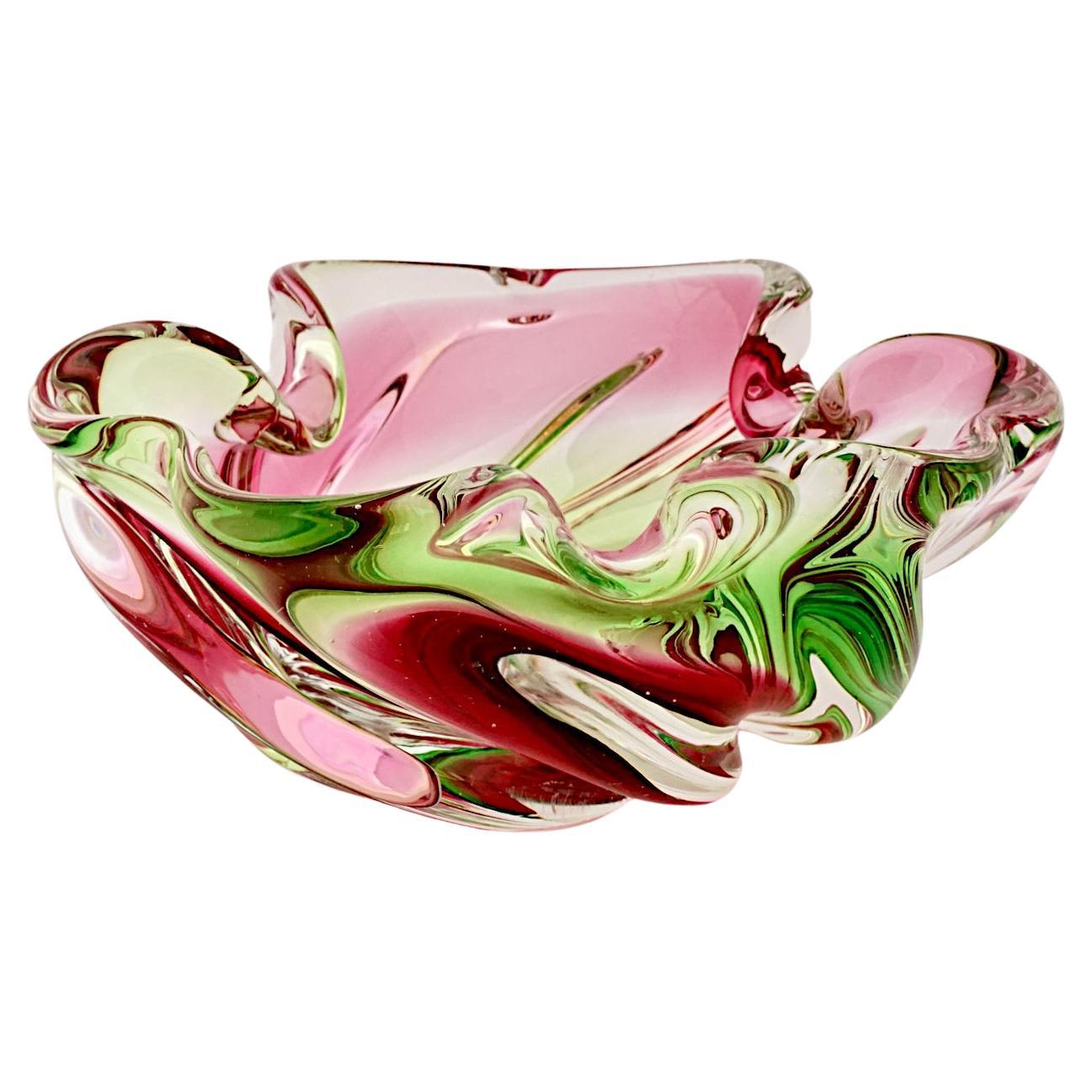 Cendrier / bol en verre d'art rose et vert fabriqué à la main, vers les années 1960