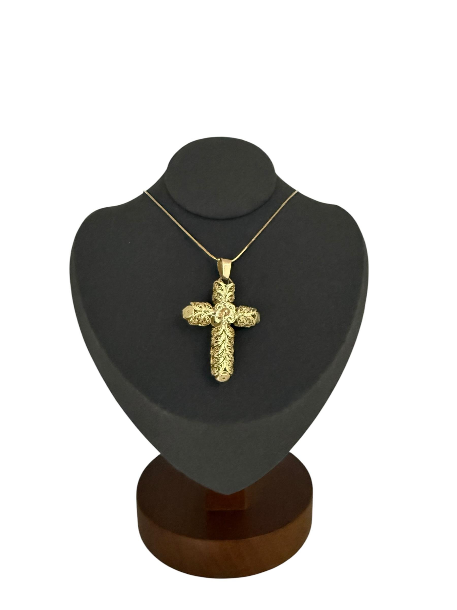 Women's or Men's Hand-Made Portuguese Yellow and Rose Gold Cross Filigree For Sale
