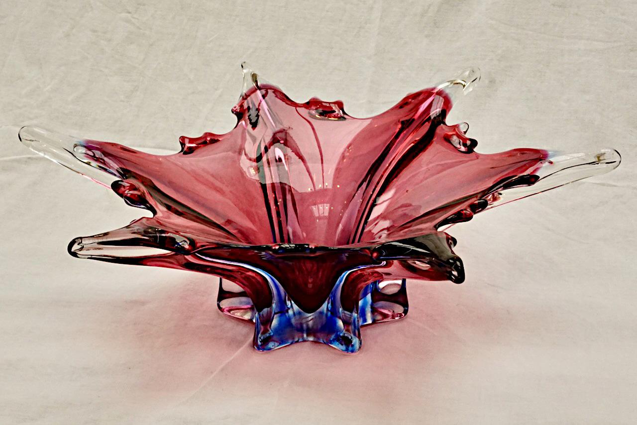 Hand Made Red Pink and Blue Art Glass Bowl circa 1950s In Good Condition For Sale In London, GB