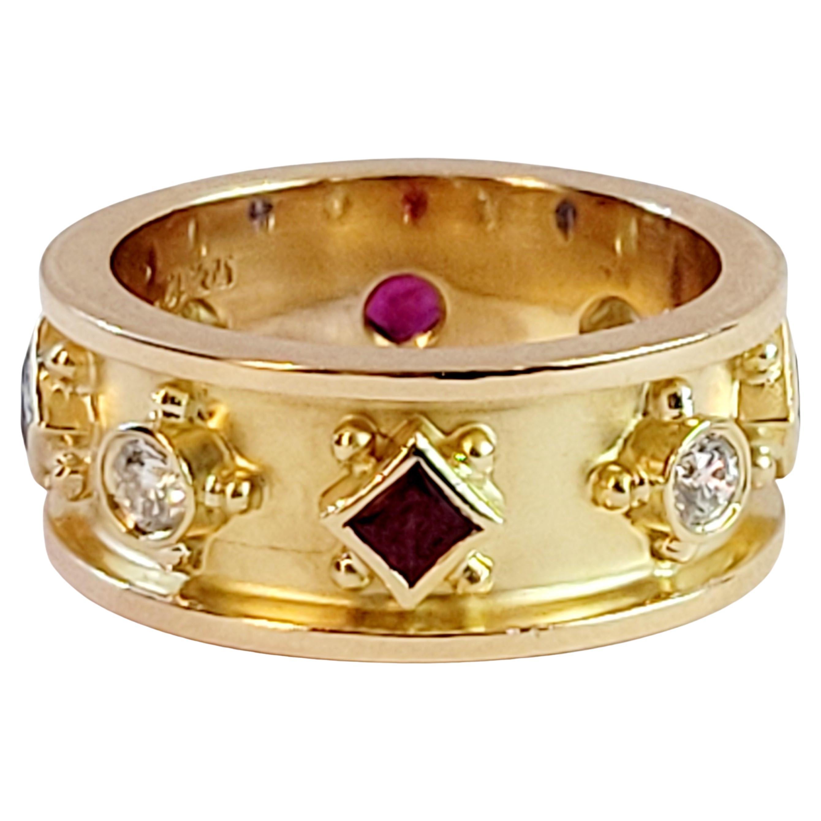 Anillo Hand Made de Oro Amarillo de 18 K con Diamantes, Zafiro y Rubí