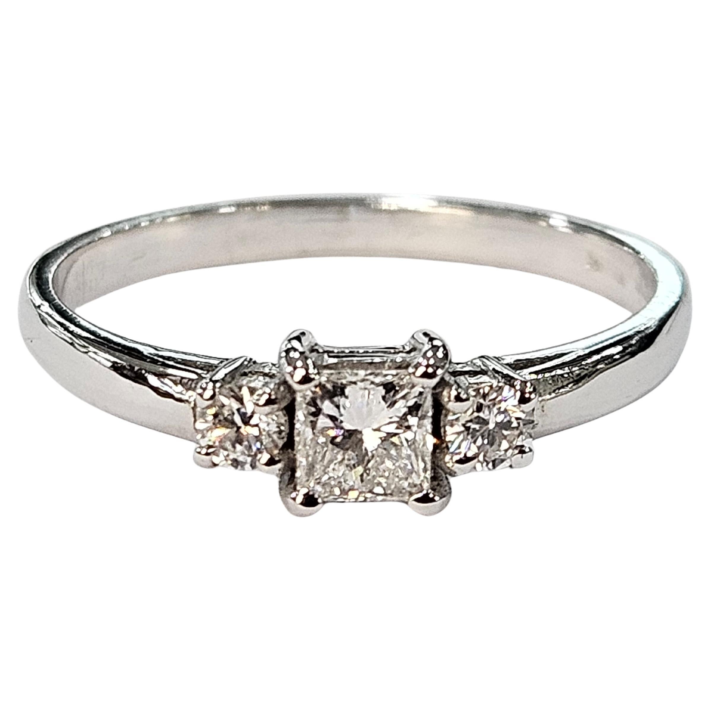 Bague Hand Made Diamant naturel taille princesse  0.20 Ct .Or blanc 18 Karat en vente 4
