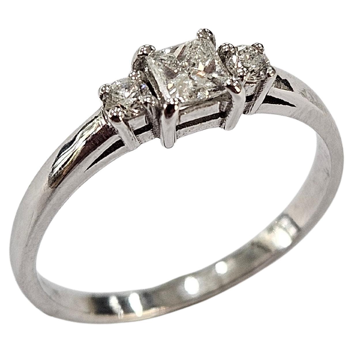 Taille princesse Bague Hand Made Diamant naturel taille princesse  0.20 Ct .Or blanc 18 Karat en vente