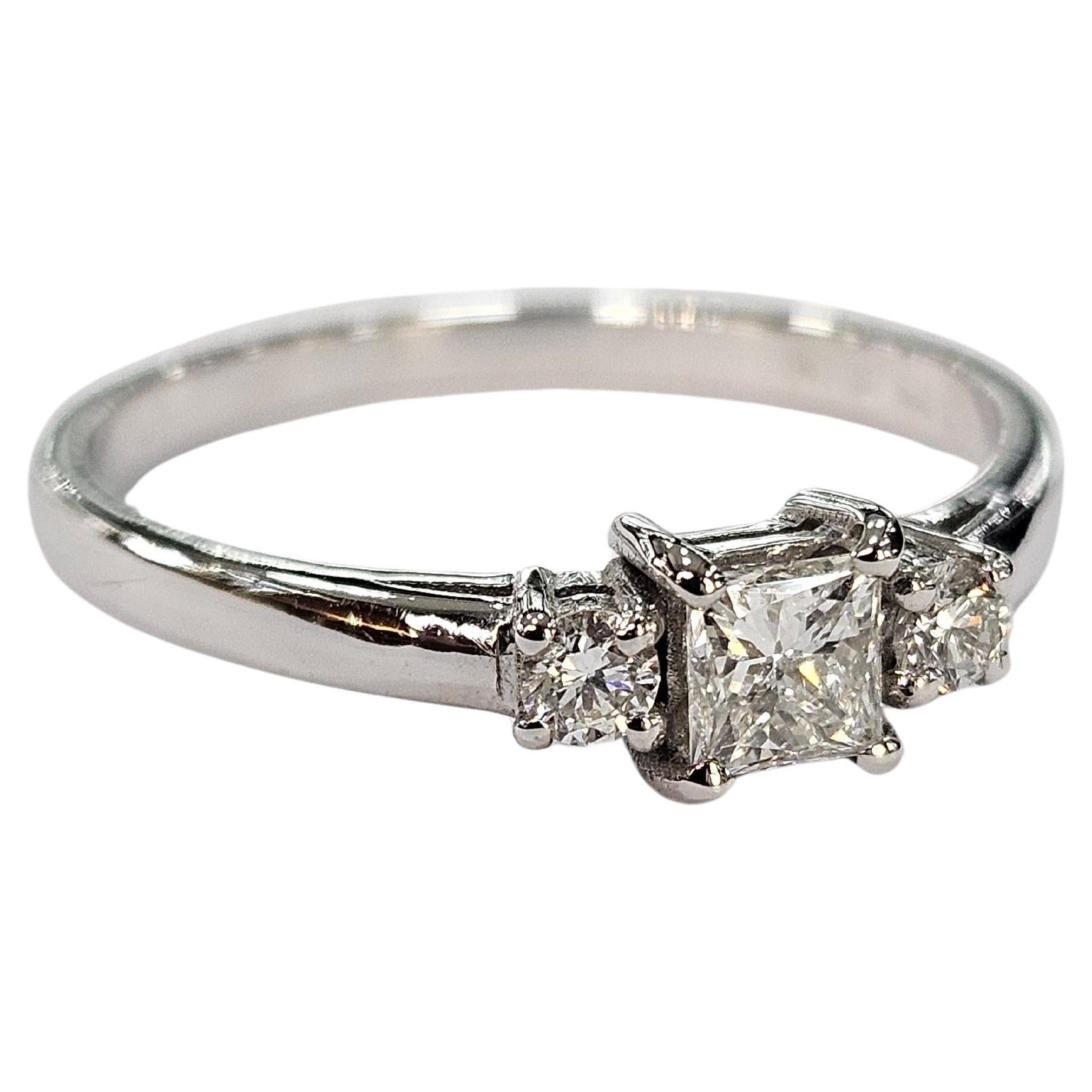Bague Hand Made Diamant naturel taille princesse  0.20 Ct .Or blanc 18 Karat en vente 1
