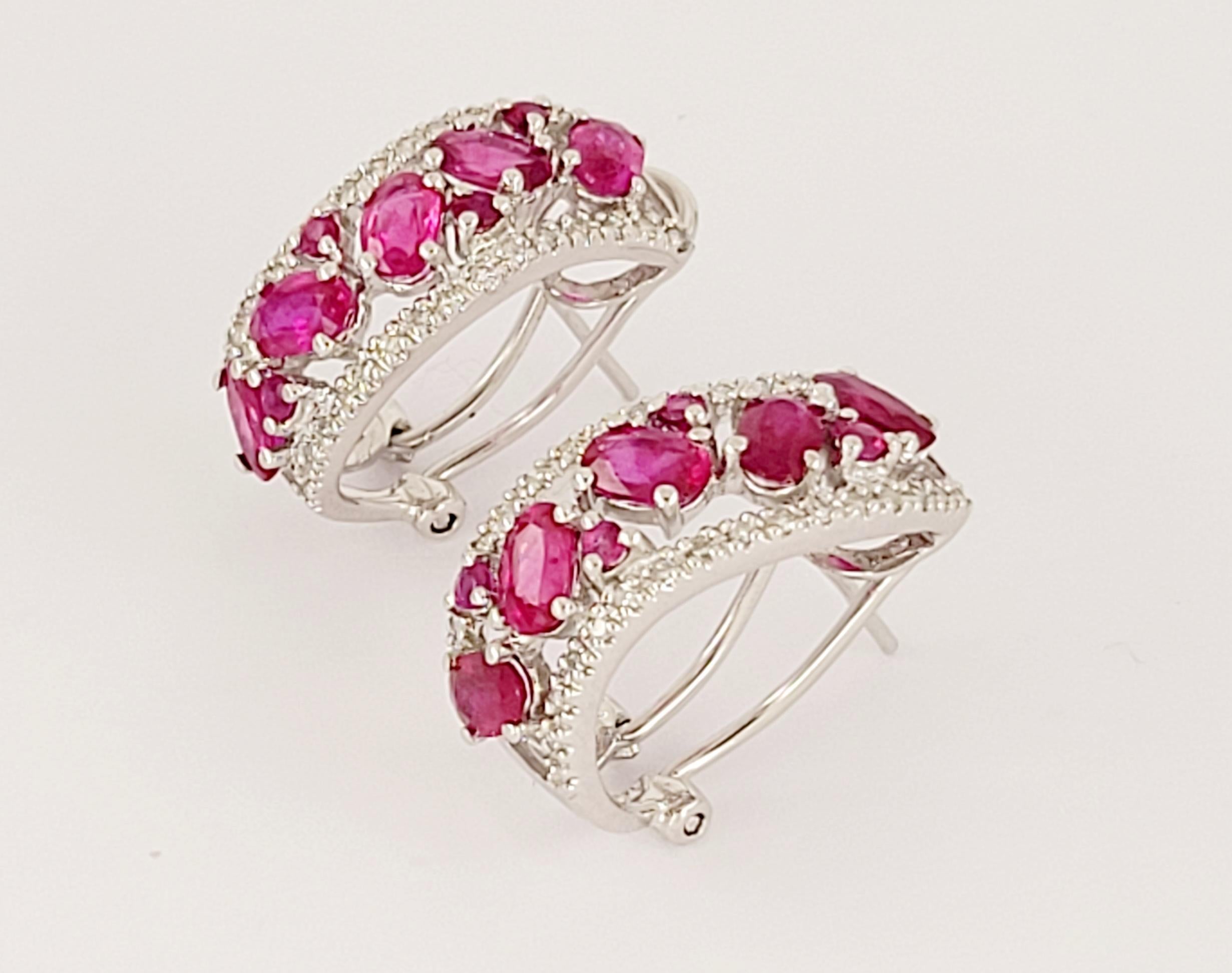 Hand Made Ruby Ring & Earring in 14K White (bague et boucles d'oreilles en rubis)  Set d'or Neuf - En vente à New York, NY
