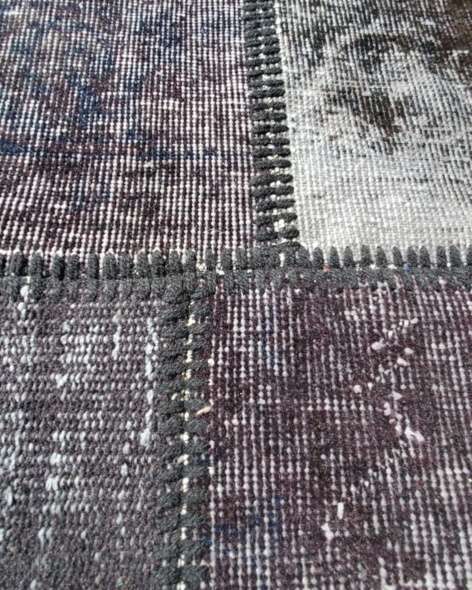 Handgefertigter Teppich aus Rasierschaum und Wolle - Schwarz im Zustand „Gut“ im Angebot in Pasadena, CA