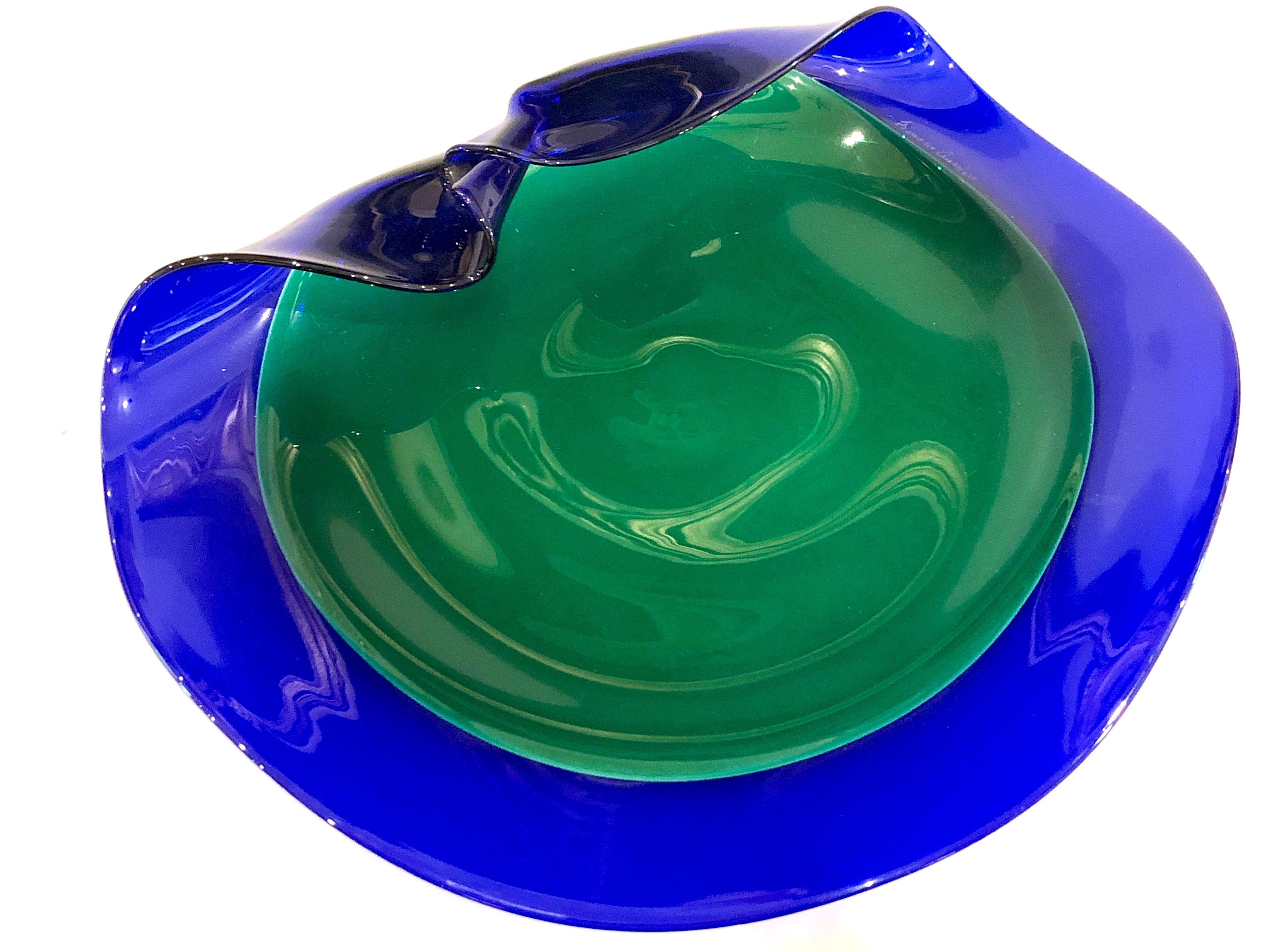 Handmade Signed Italian Center Free Form Bowl by Simone Cenedese Murano In Excellent Condition For Sale In San Diego, CA