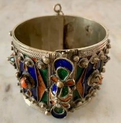 Handgefertigtes Armband aus Silber und Emaille Manschette