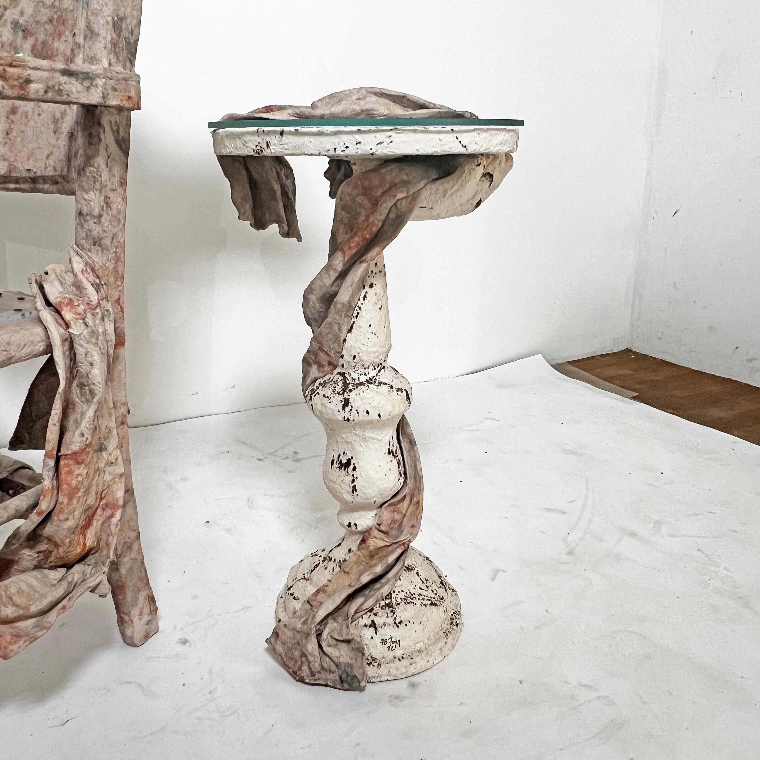Ensemble table et chaise en papier maché fait à la main en Studio Craft par Ann Johnson en vente 6