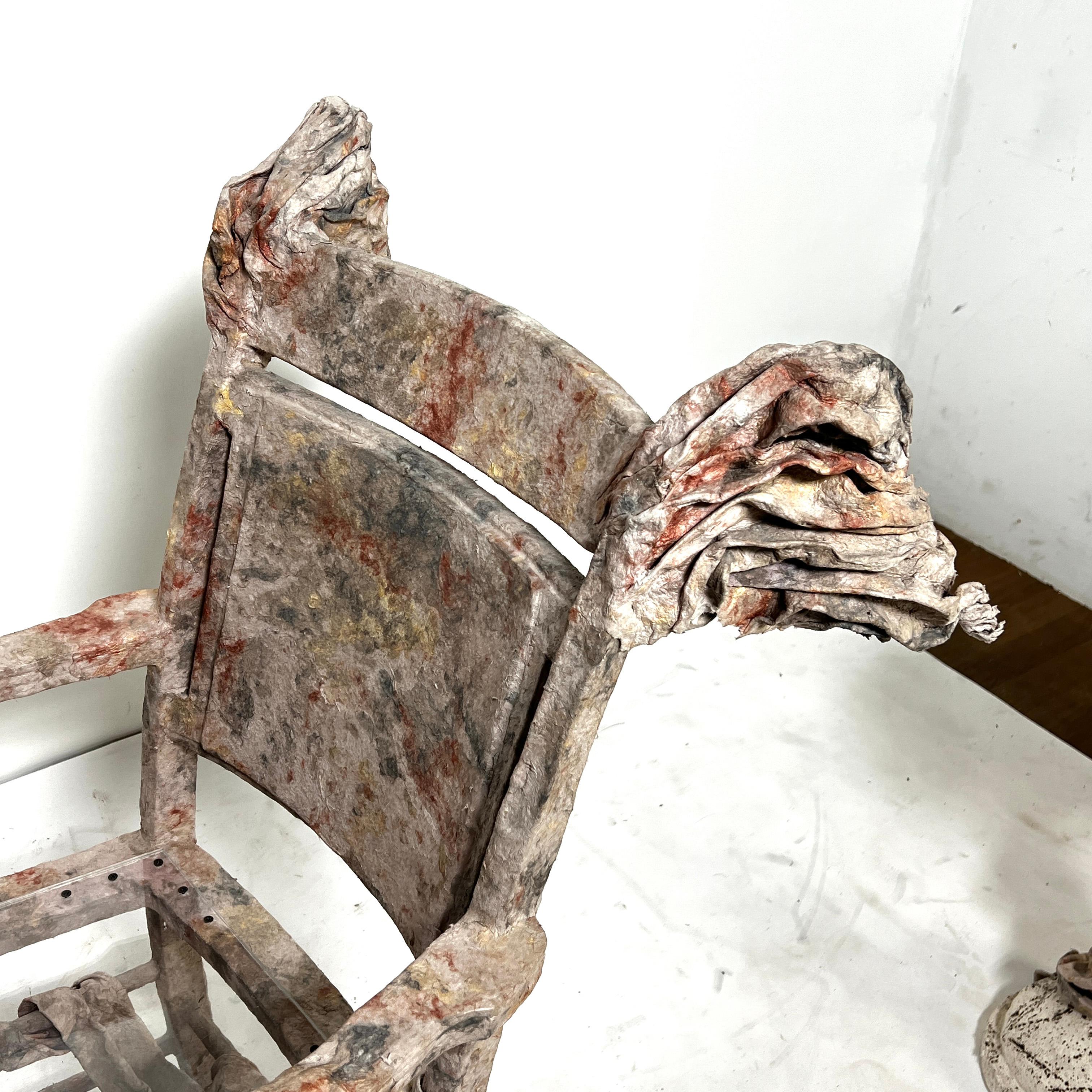Américain Ensemble table et chaise en papier maché fait à la main en Studio Craft par Ann Johnson en vente