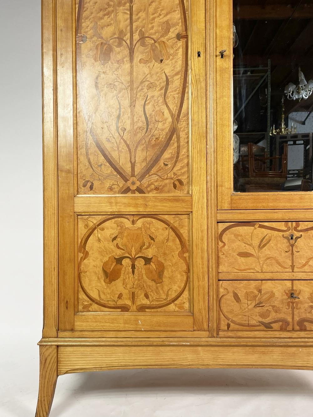 Hand-Made Tall Armoire Made in France, Early 1900s For Sale 6