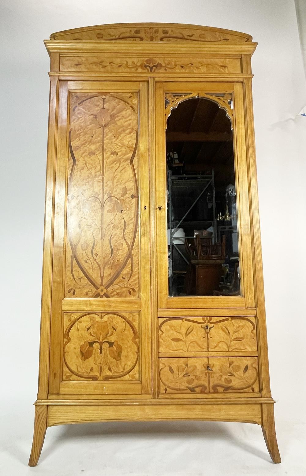 Hand-Made Tall Armoire Made in France, Early 1900s For Sale 8