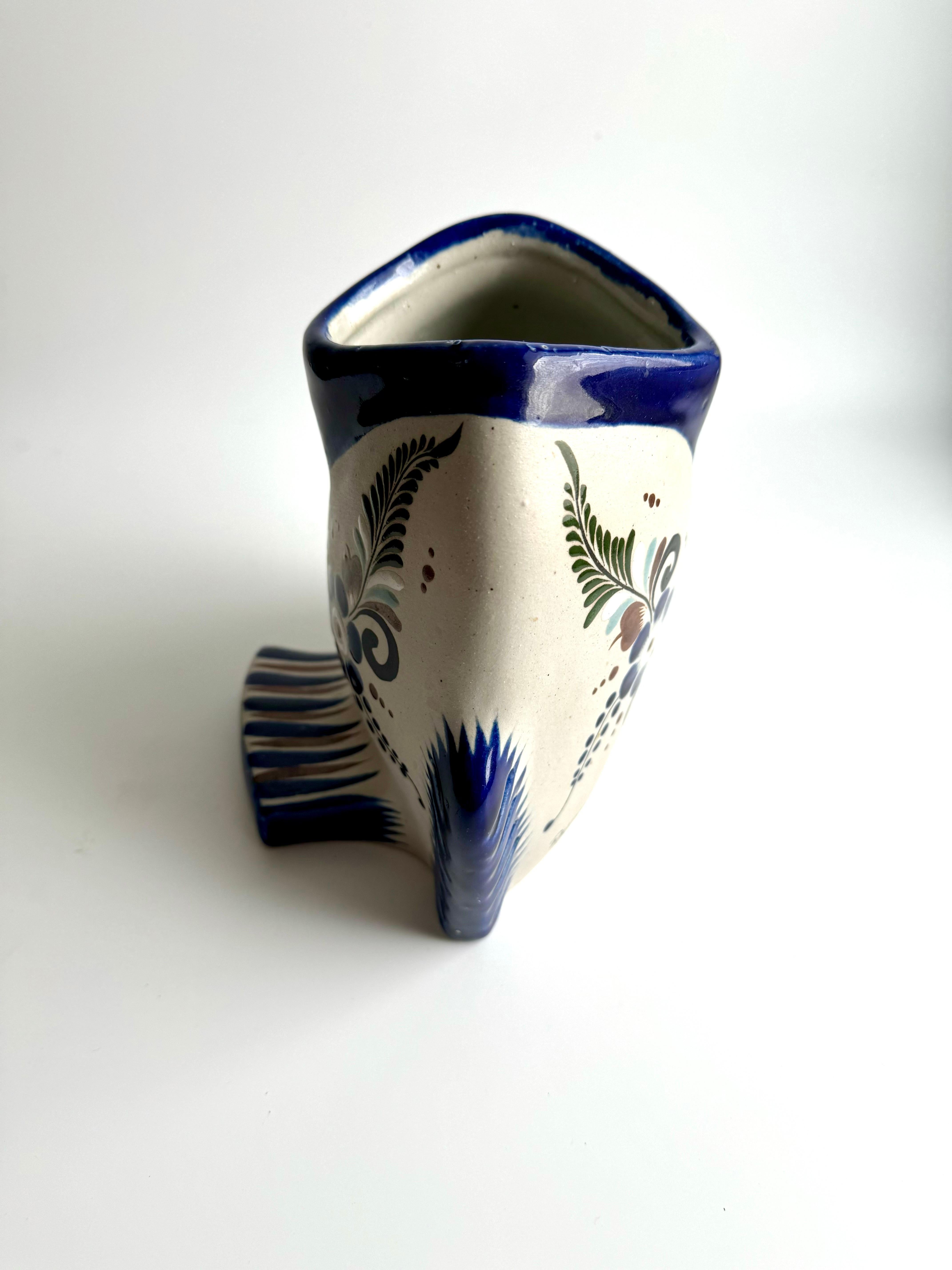 Peint à la main Vase à poisson en poterie Tonala Folk Art fait à la main au Mexique  en vente