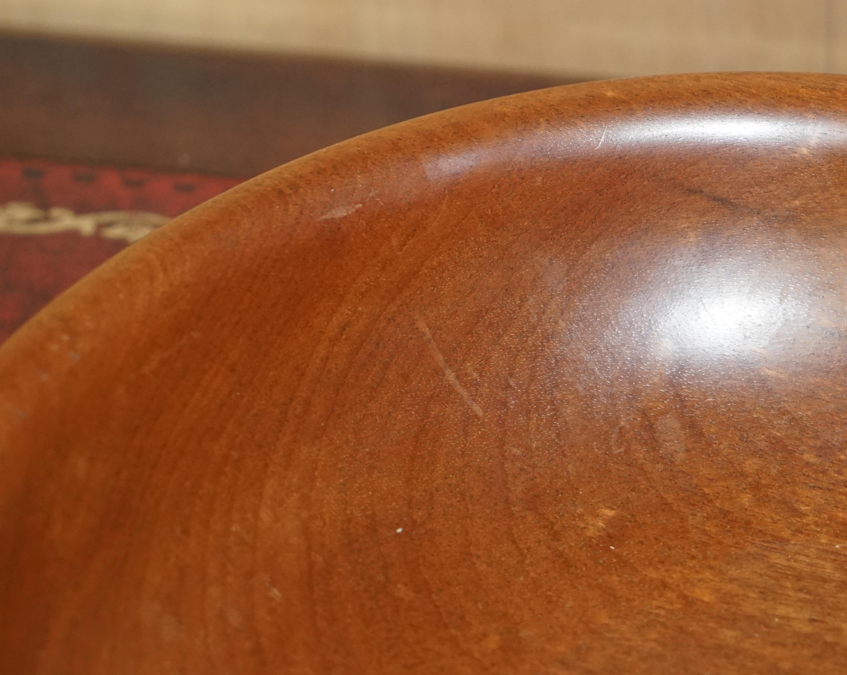 Wood HAND MADE ViNTAGE FRUIT BOWL SIGNED TO THE BASE BOB FRENCH LOVELY AND DECORATIVE For Sale