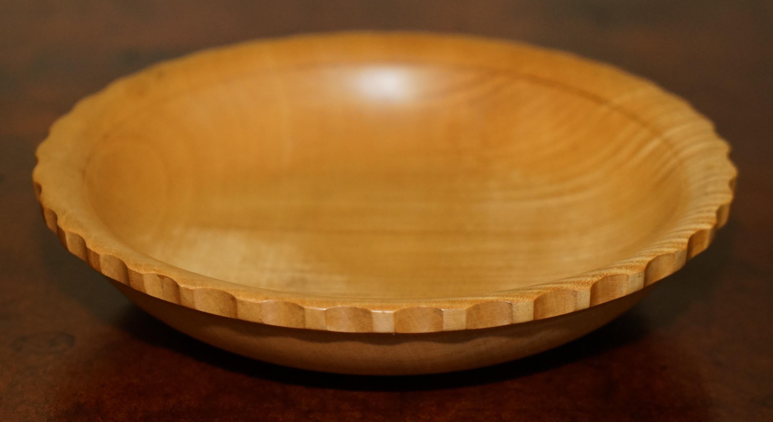 HAND MADE ViNTAGE RIPPLE SYCAMORE FRUIT BOWL SIGNED TO THE BASE BOB FRENCH For Sale 4