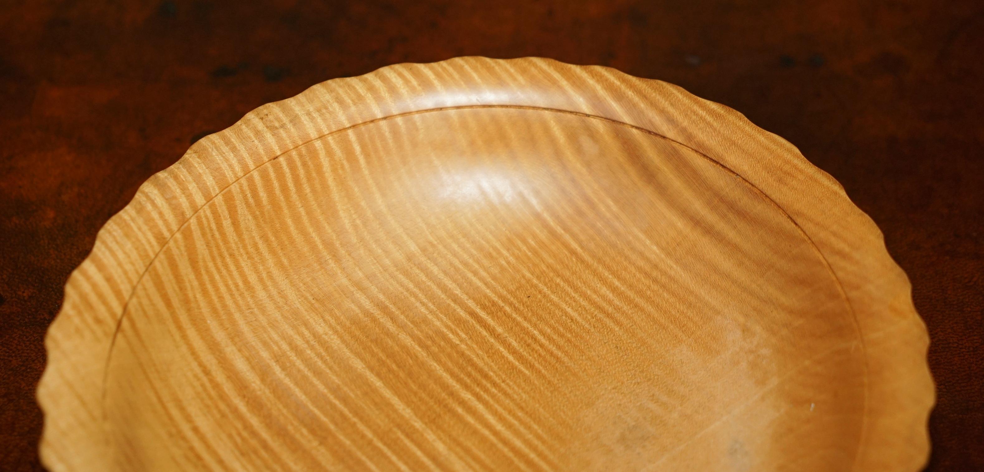 English HAND MADE ViNTAGE RIPPLE SYCAMORE FRUIT BOWL SIGNED TO THE BASE BOB FRENCH For Sale