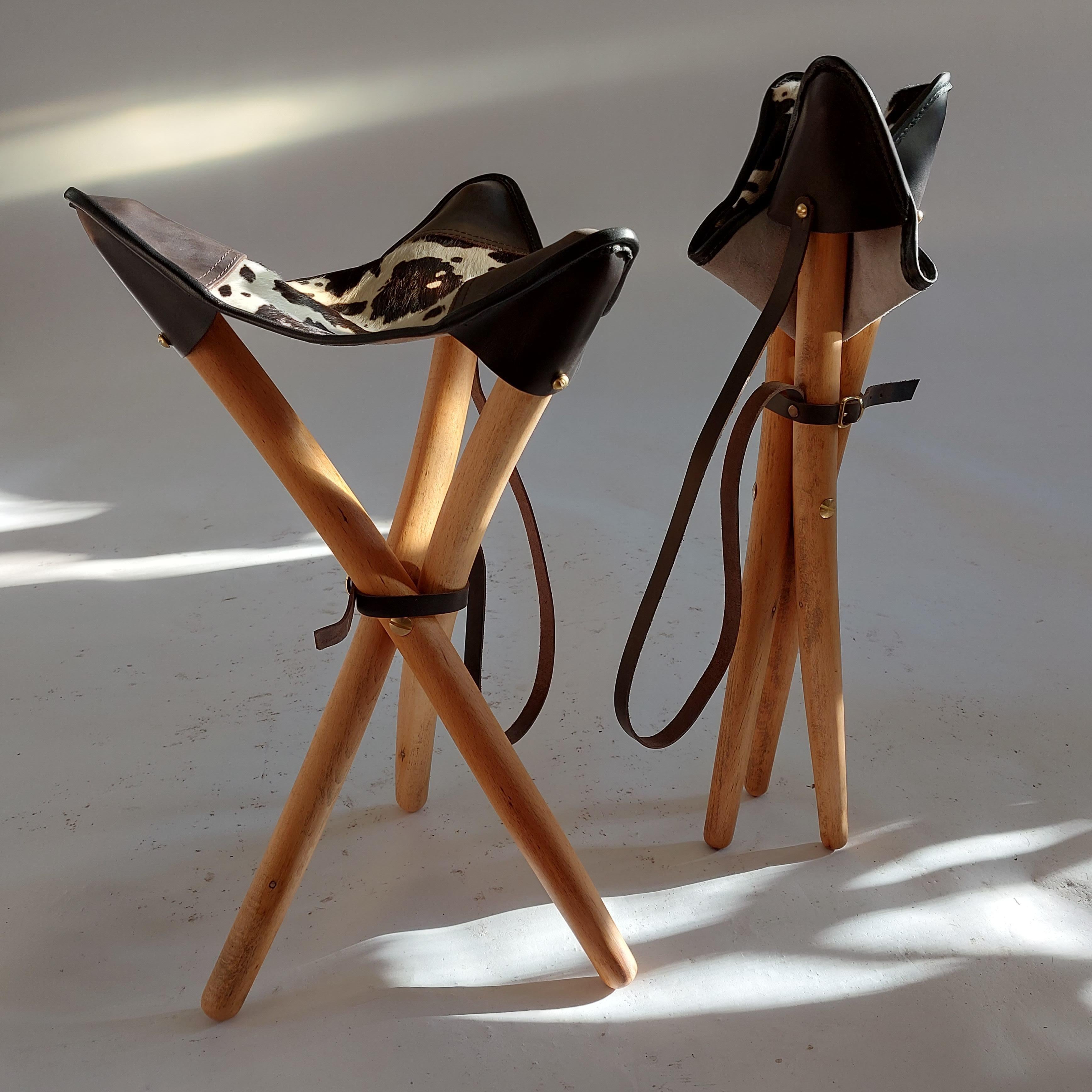 Hand Made Walnut Tripod Folding Stool Dalmatian Leather Seat by PUNKT Workshop In New Condition For Sale In Sofia, BG
