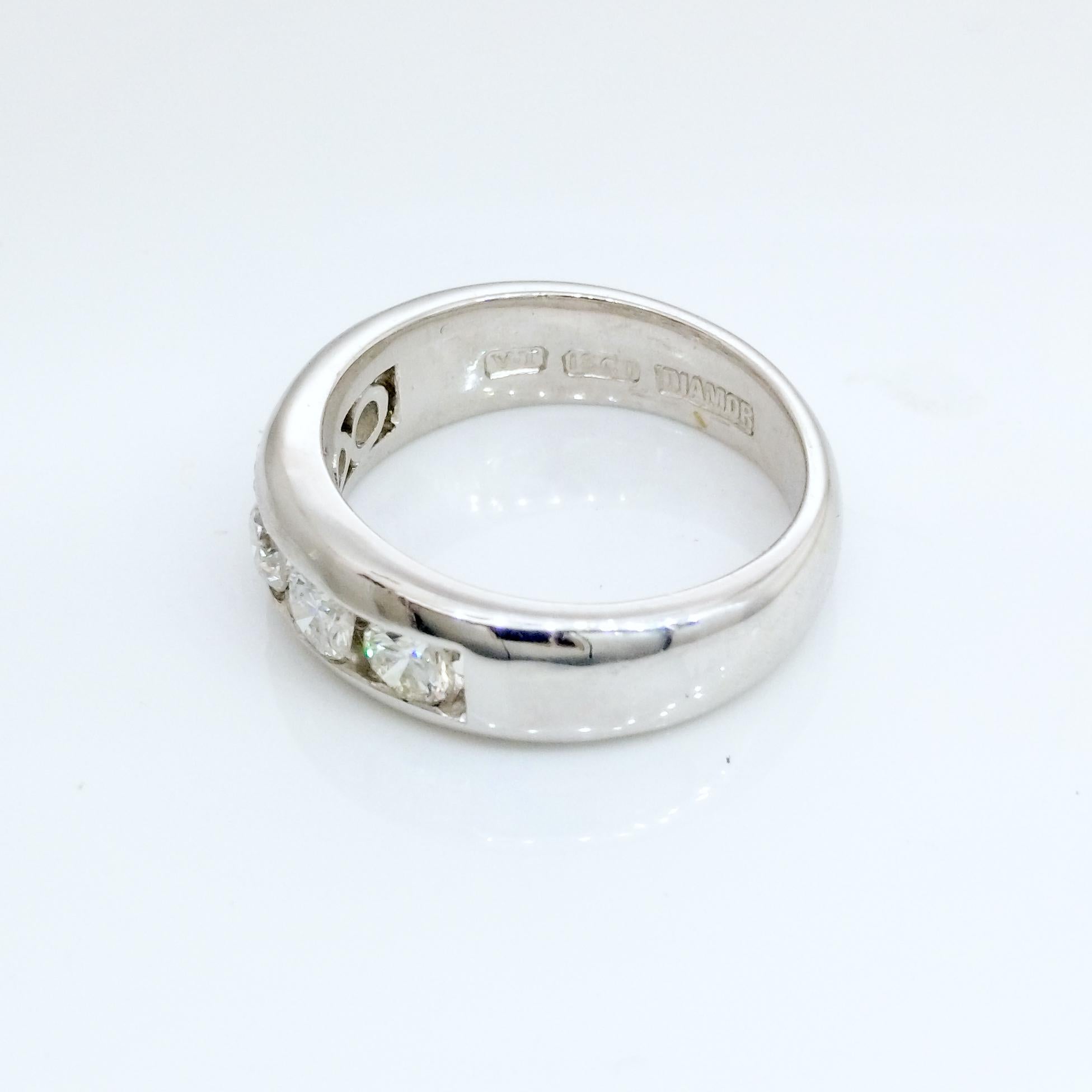 Taglio brillante Anello con cinque diamanti in oro bianco Hand Made in vendita