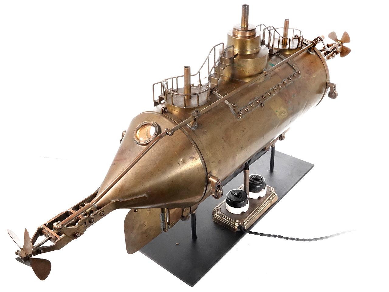 20ième siècle Modèle de sous-marine de style victorien vieux de 100 ans, fabriqué à la main en vente