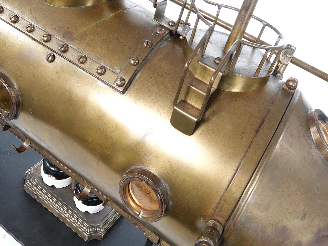 Laiton Modèle de sous-marine de style victorien vieux de 100 ans, fabriqué à la main en vente