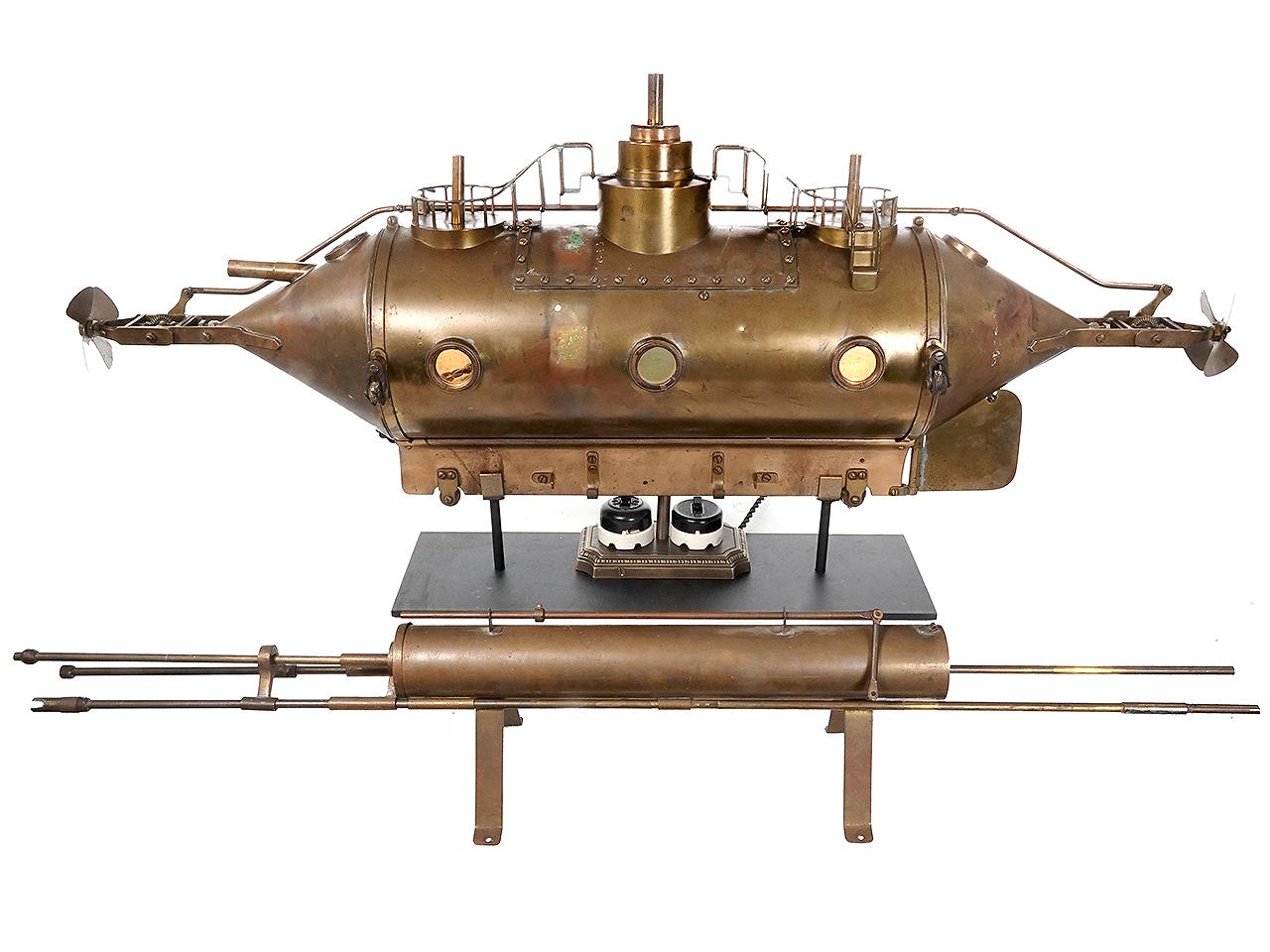Modèle de sous-marine de style victorien vieux de 100 ans, fabriqué à la main en vente 2