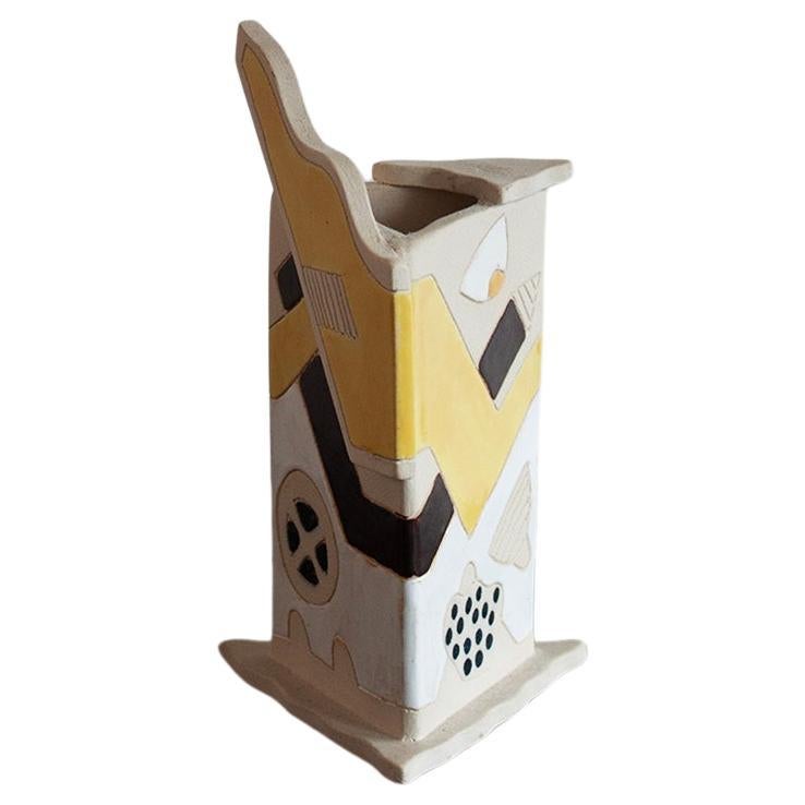Vaso giallo e bianco di piccole dimensioni in stile Memphis, fatto a mano in vendita