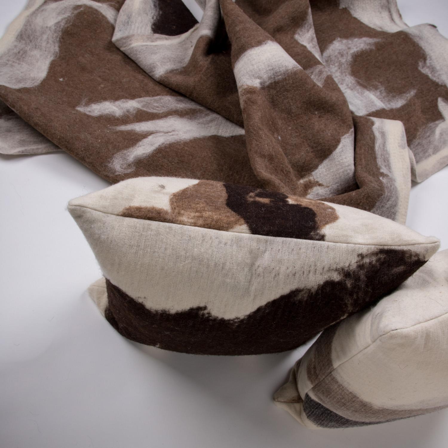 Organico moderno Hand-Milled Artisan Wool Pillows and Rustic Throw, Tahoe Collection in vendita