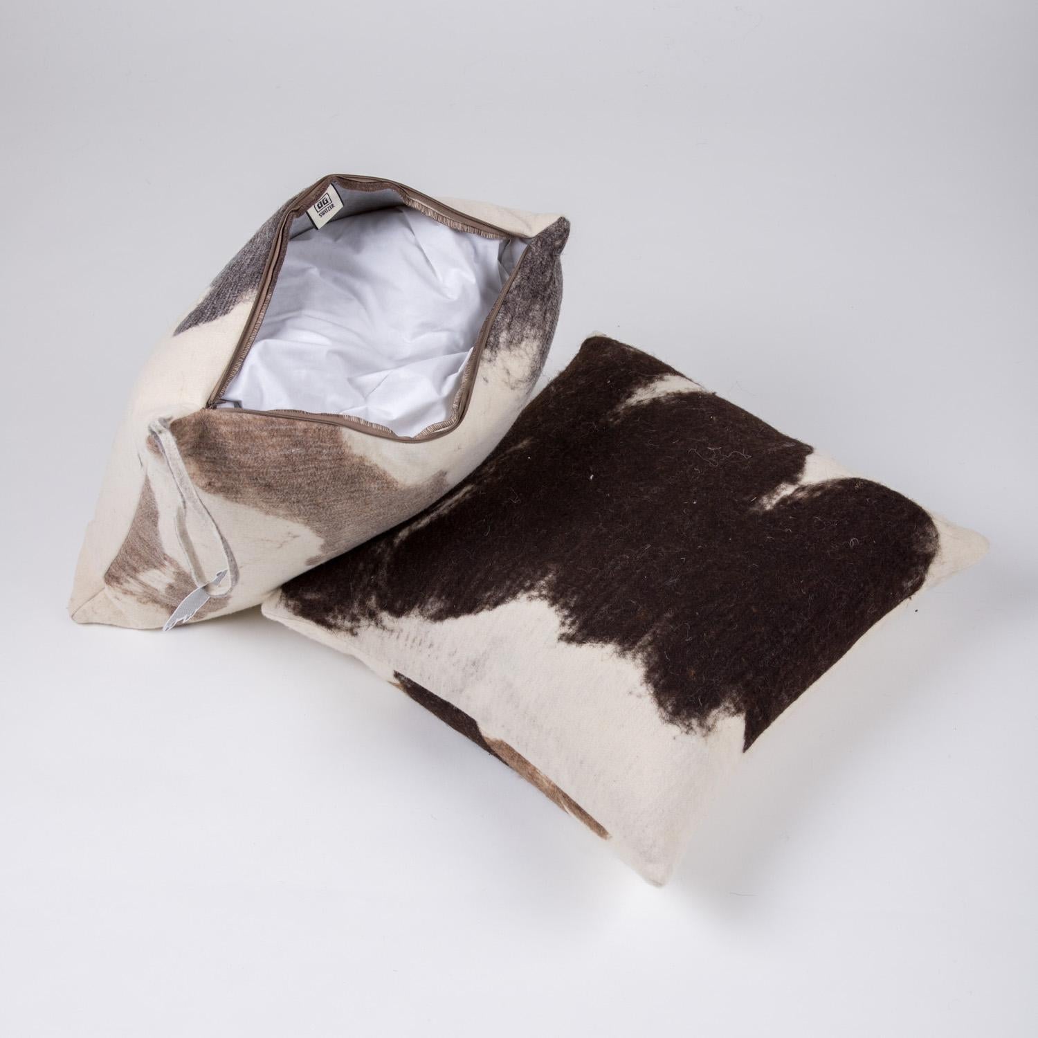 XXI secolo e contemporaneo Hand-Milled Artisan Wool Pillows and Rustic Throw, Tahoe Collection in vendita