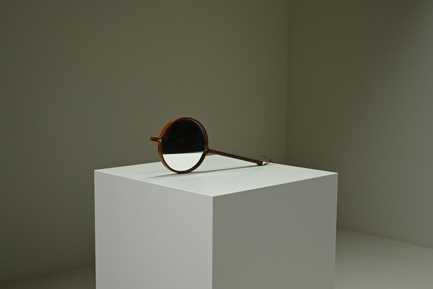 Mid-Century Modern Hand mirror by Hans-Agne Jakobsson made in Markaryd, 1950s Sweden. en vente