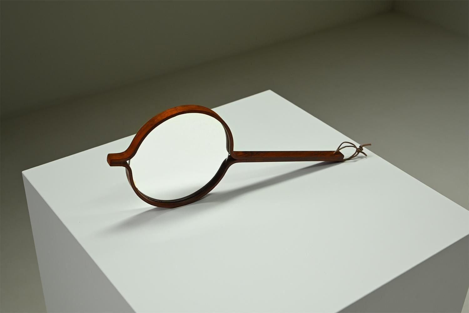 Suédois Hand mirror by Hans-Agne Jakobsson made in Markaryd, 1950s Sweden. en vente