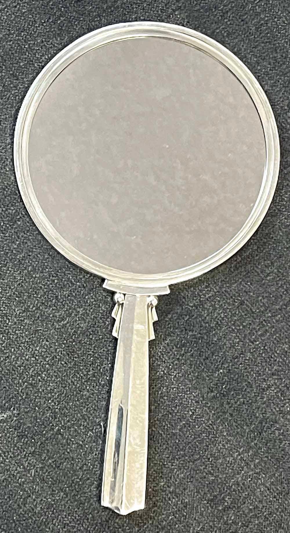 Danois Miroir à main Art Déco en argent sterling avec motif de dauphin, rare, par Nielsen/Jensen en vente