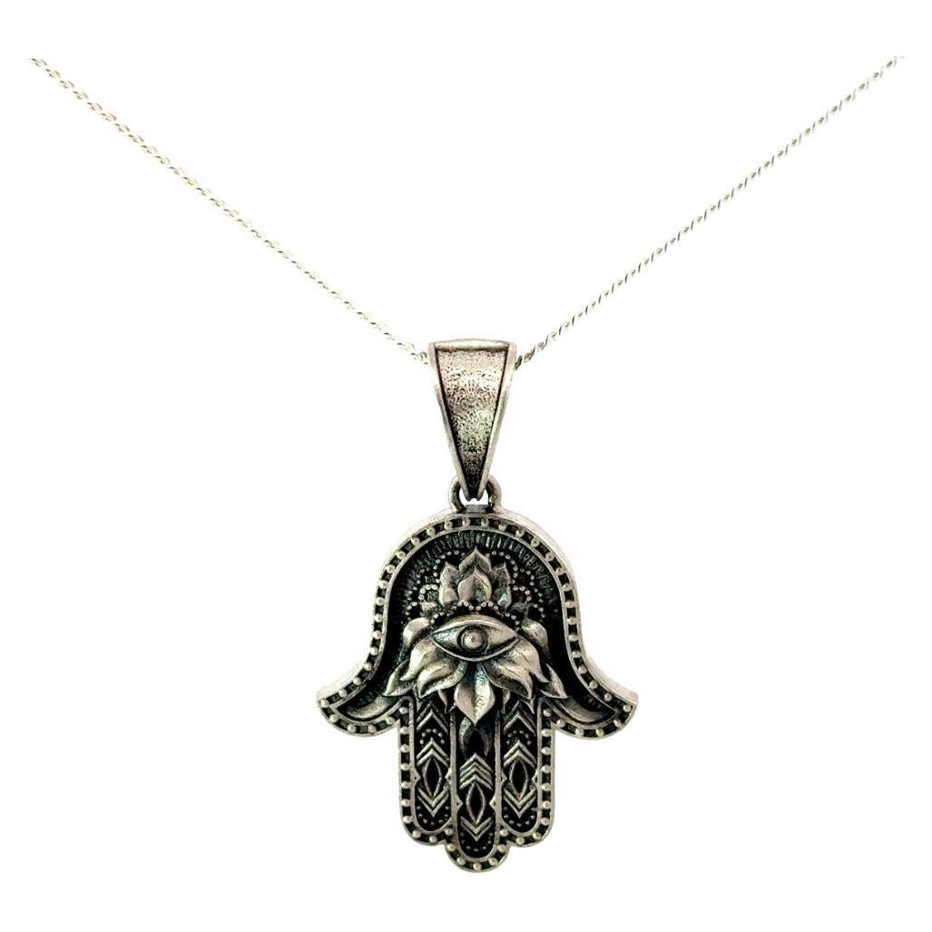 Hand of Fatima Hamsa Evil Eye - Ciondolo di charme fatto a mano e realizzato in argento. in vendita