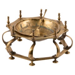 Hand or table brazier. Bronze. Spanish school, 17th century.