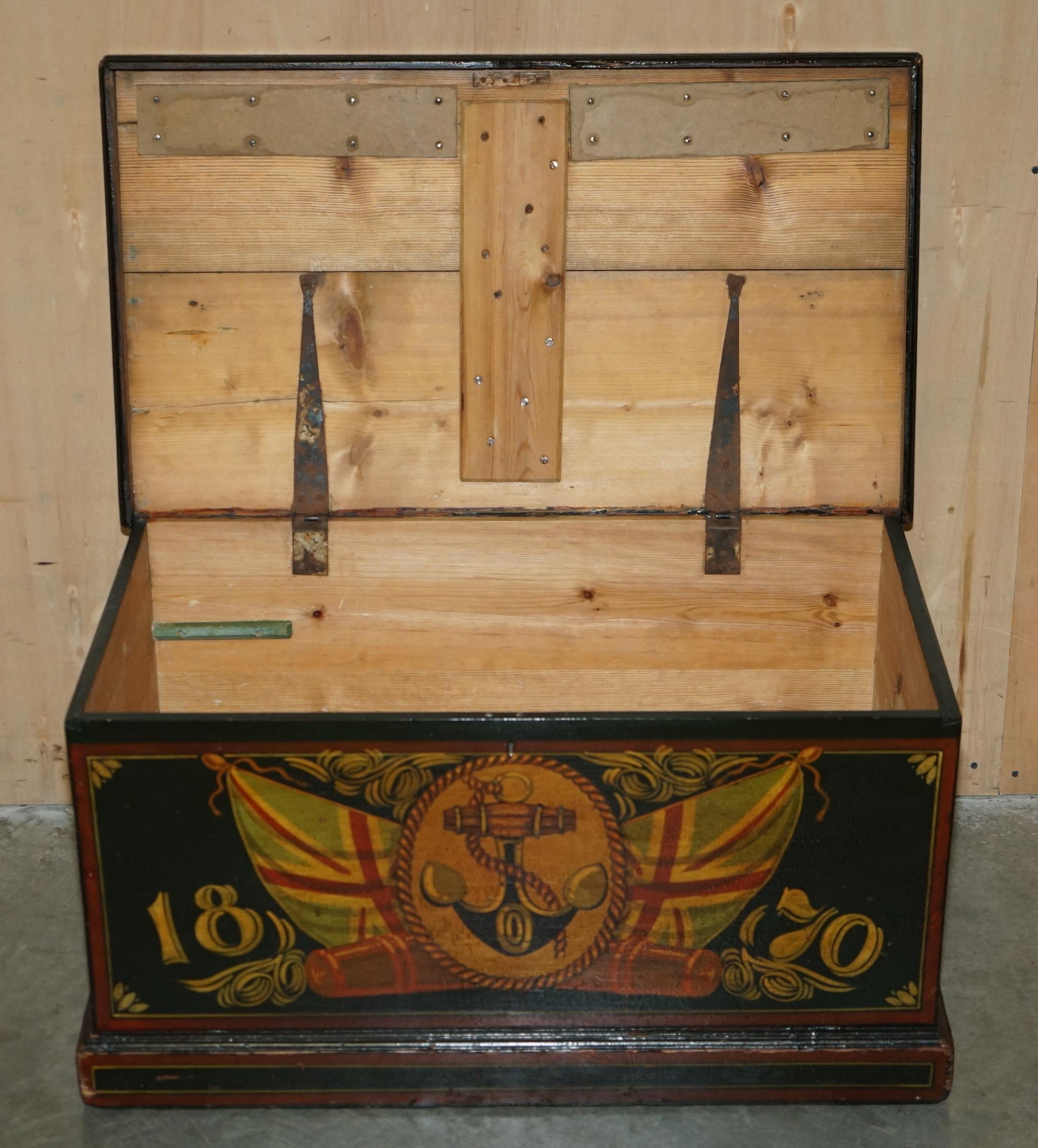 P.KNOLE STEAMER TRUNK OR CHEST WiTH THEME NAUTICAL DE 1870 P.KNOLE PAINTE À LA MAIN en vente 8