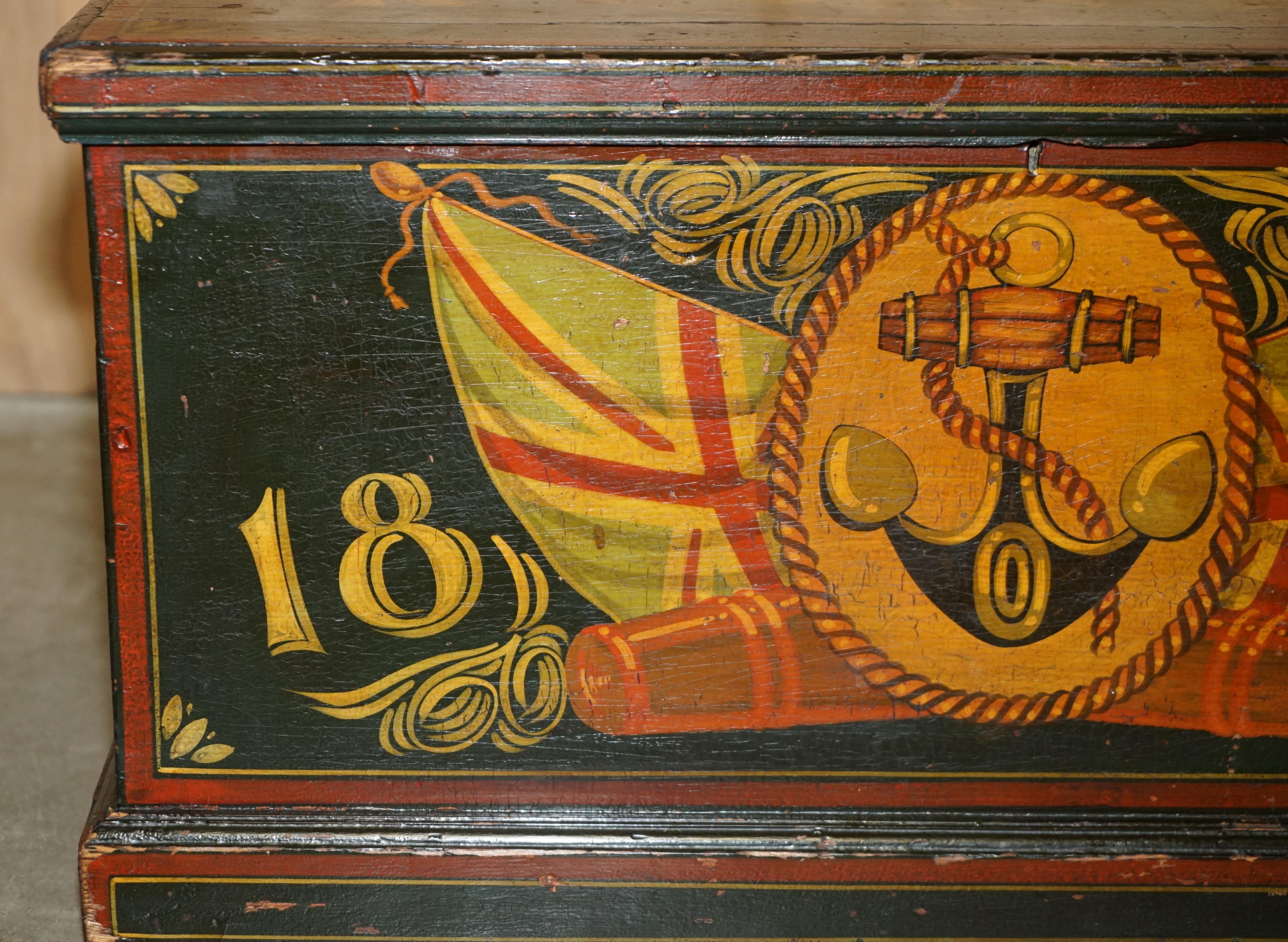Peint à la main P.KNOLE STEAMER TRUNK OR CHEST WiTH THEME NAUTICAL DE 1870 P.KNOLE PAINTE À LA MAIN en vente